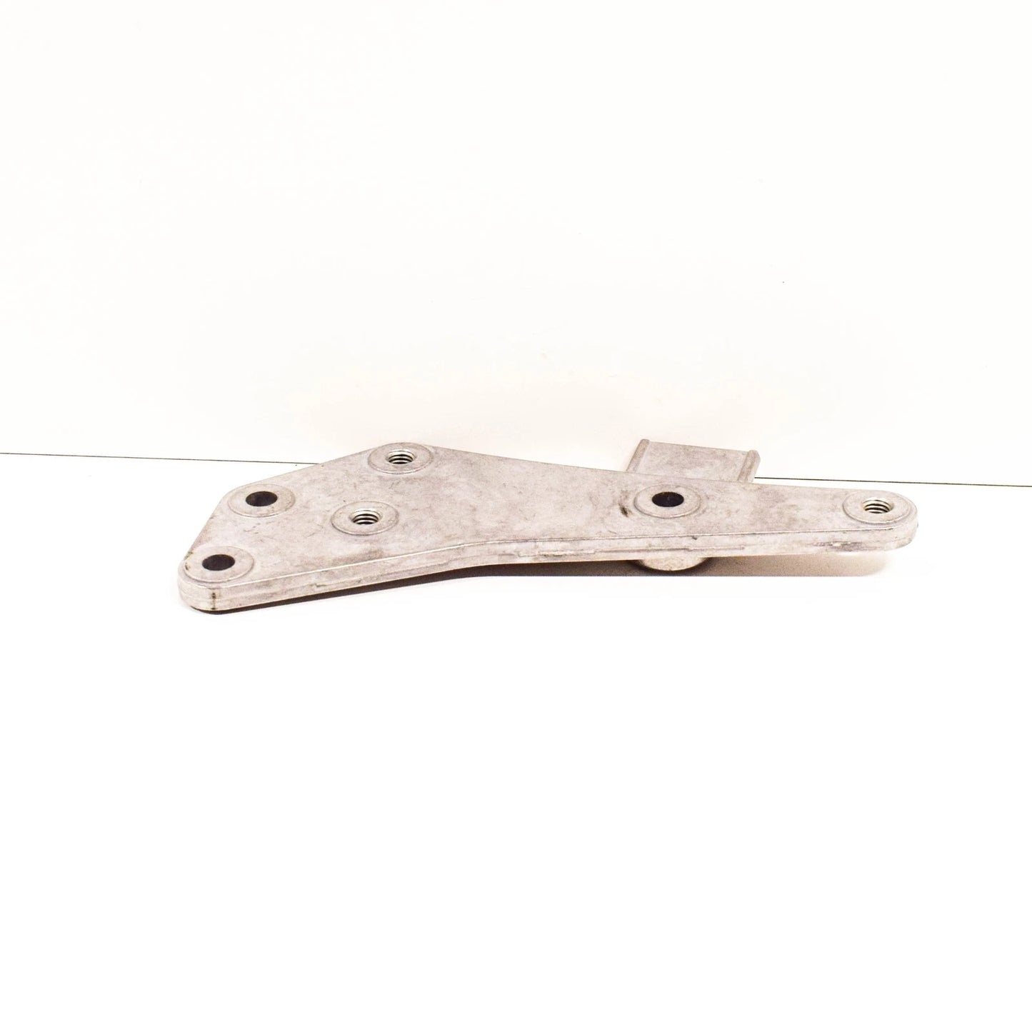 NEW BMW 1 F20 WATER PUMP BRACKET 11517600672 7600672 ORIGINAL