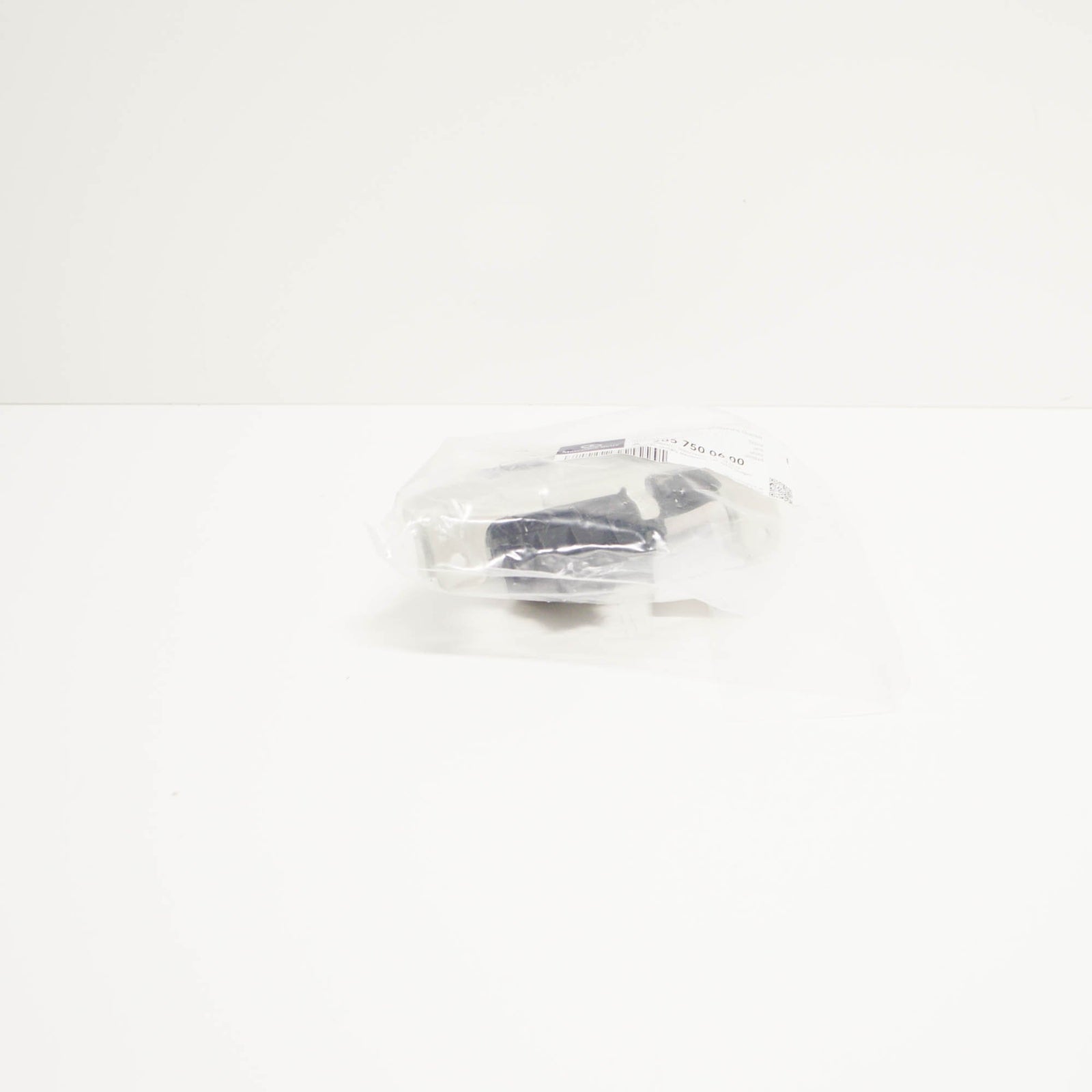 NEW MERCEDES BENZ E C238 REAR TAILGATE BOOT LID LOCK A2057500600 ORIGINAL