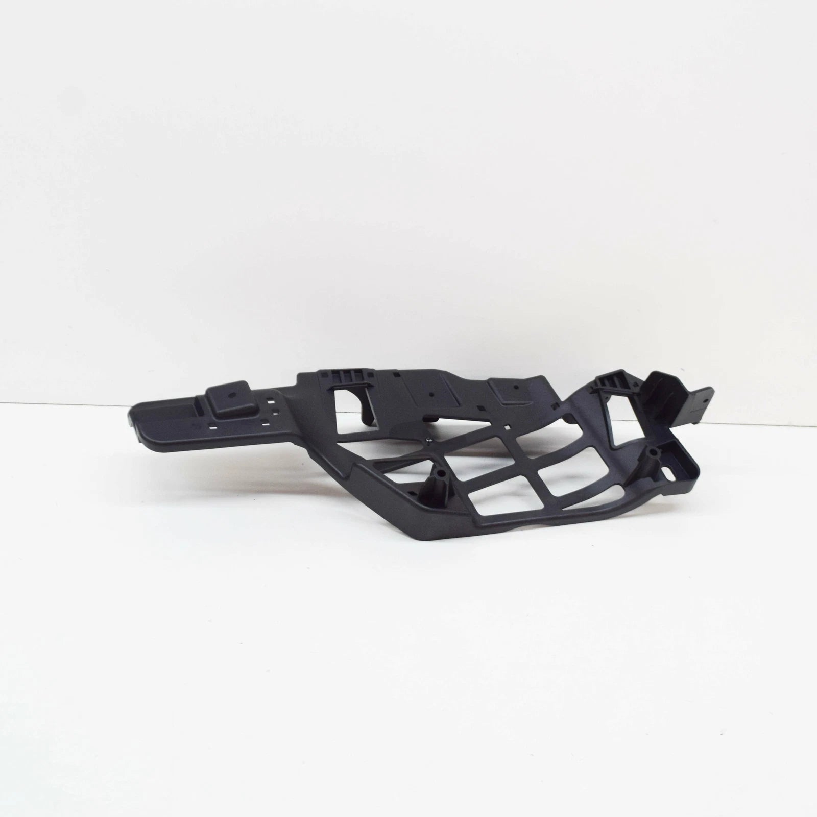 NEW MERCEDES-BENZ CLA COUPE C117 RIGHT EXHAUST TIP BRACKET A1178850201