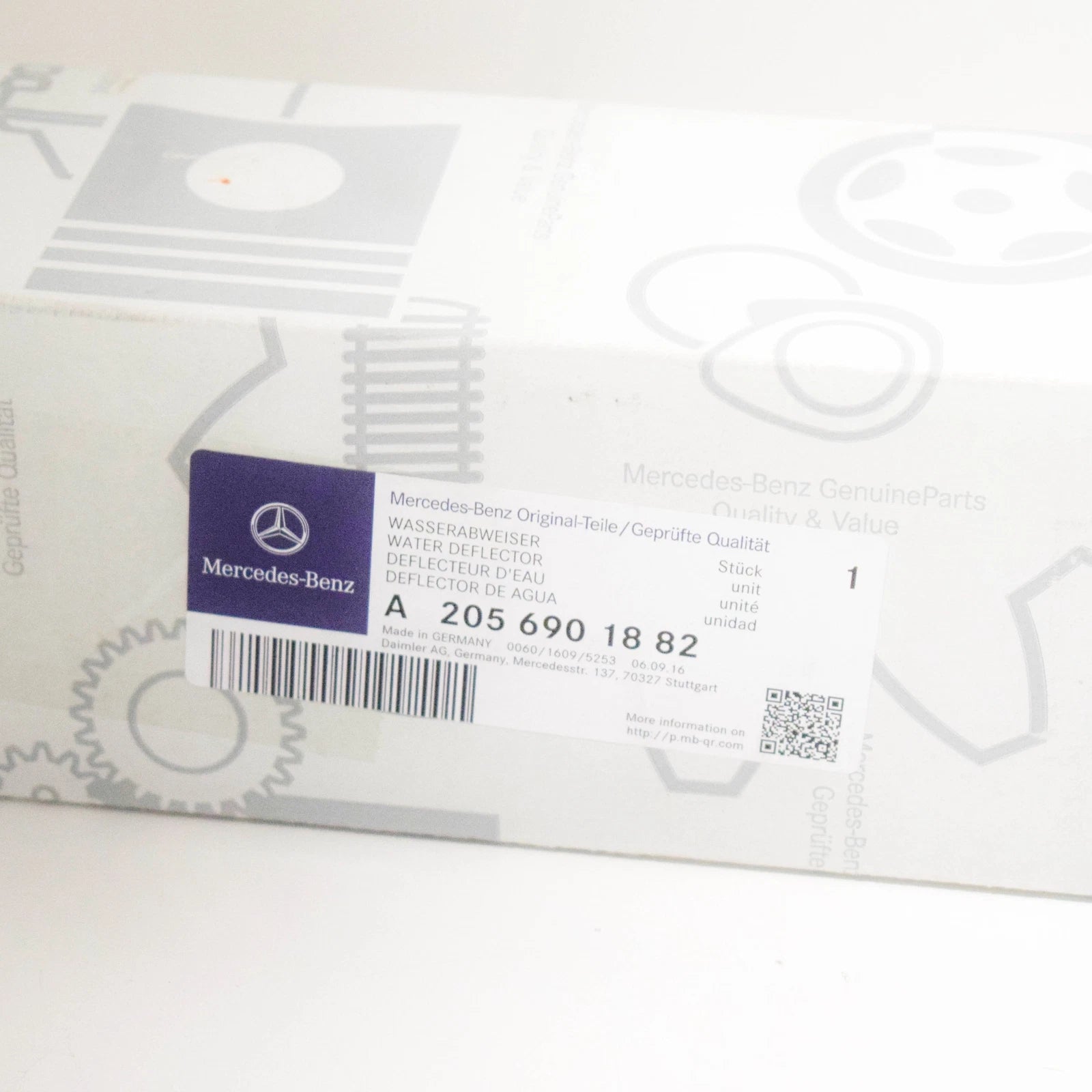 NEW MERCEDES BENZ C A205 RIGHT WATER DEFLECTOR A2056901882