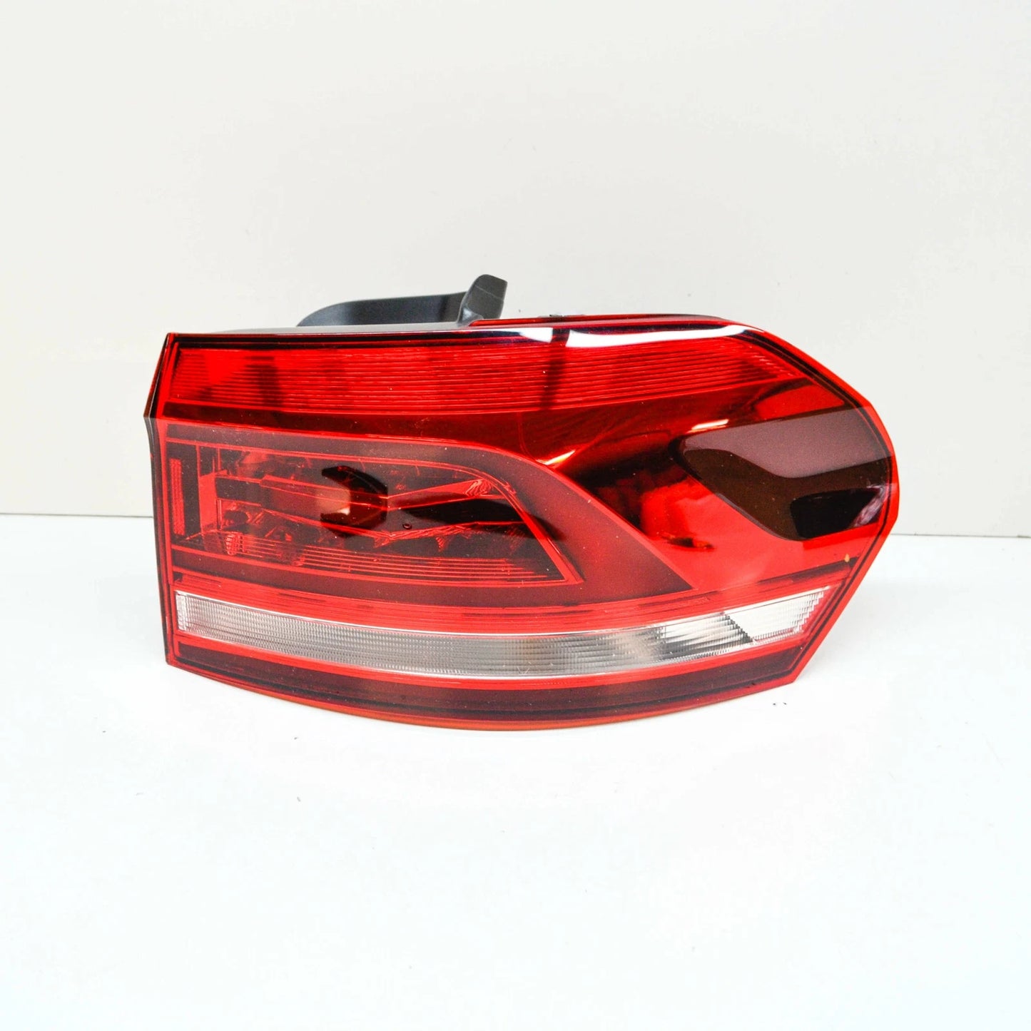 NEW VOLKSWAGEN TOURAN 5T REAR RIGHT LED TAILLIGHT 5TA945208A ORIGINAL