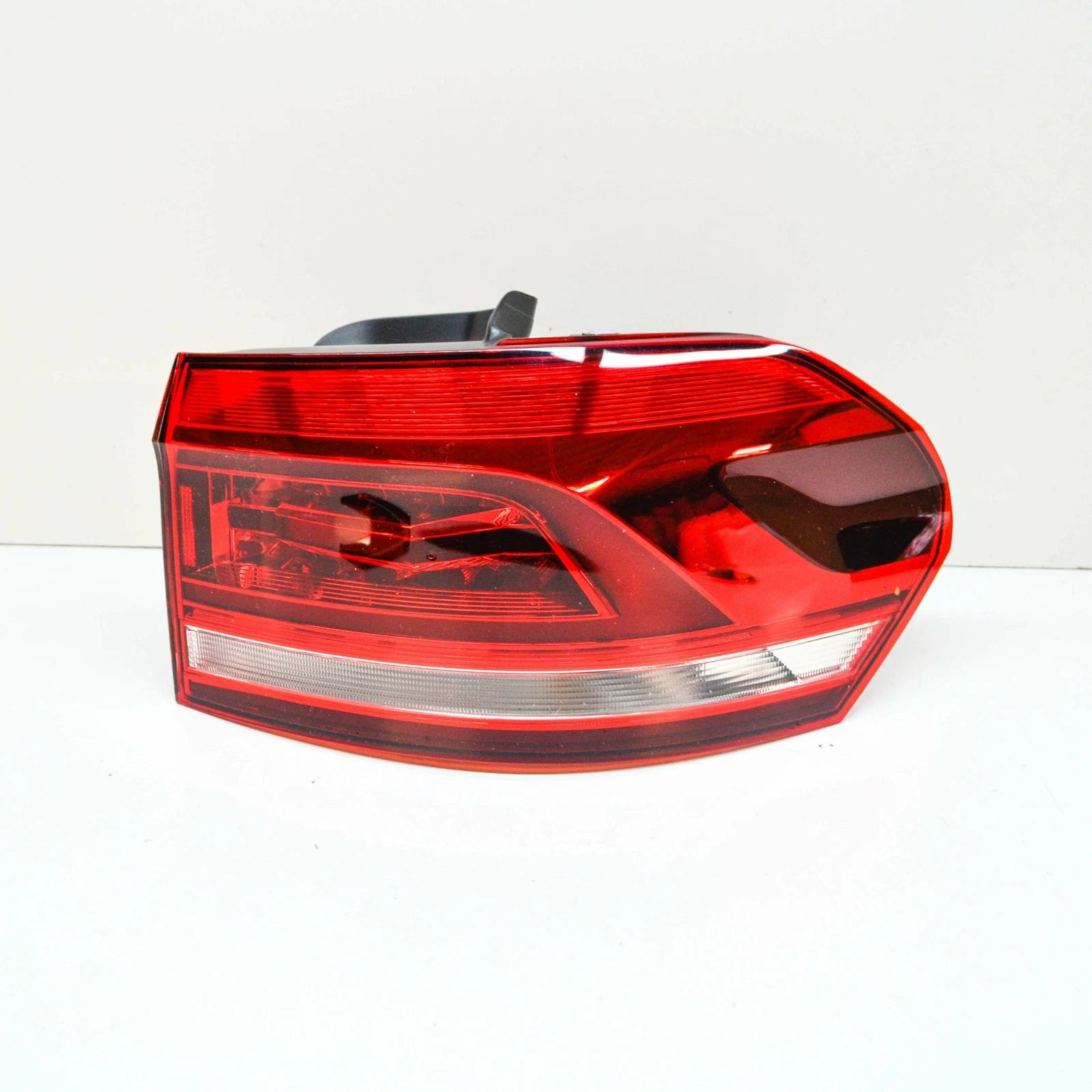 NEW VOLKSWAGEN TOURAN 5T REAR RIGHT LED TAILLIGHT 5TA945208A ORIGINAL