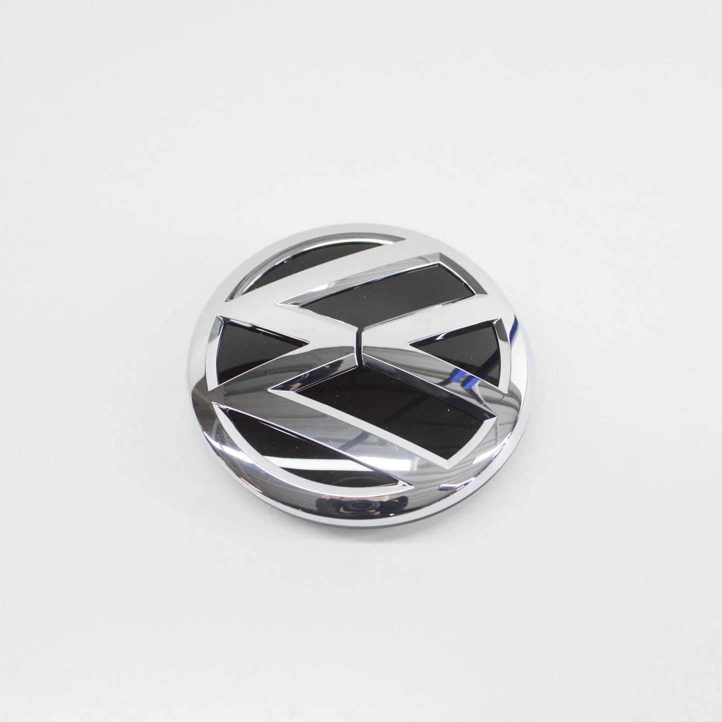 NEW VOLKSWAGEN PASSAT B8 3G FRONT RADIATOR GRILLE BADGE 3G0853600DPJ ORIGINAL