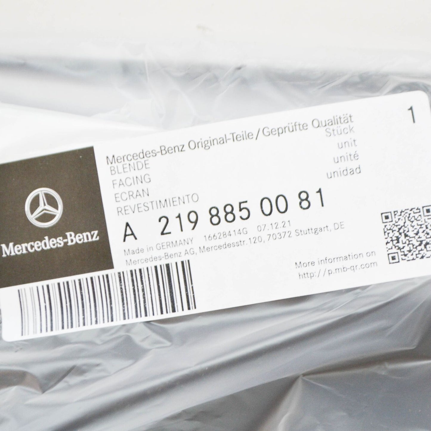 NEW MB CLS C219 FRONT LICENCE PLATE MOUNTING FACING A2198850081 ORIGINAL