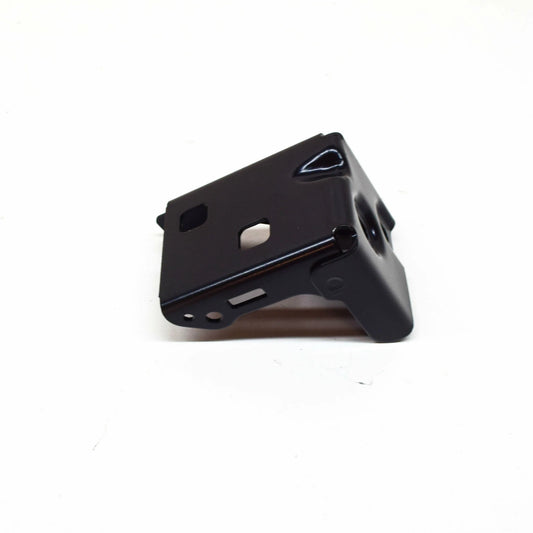 NEW MB E W213 FRONT CROSSMEMBER BOTTOM REAR RIGHT MOUNT A2136261300 ORIGINAL