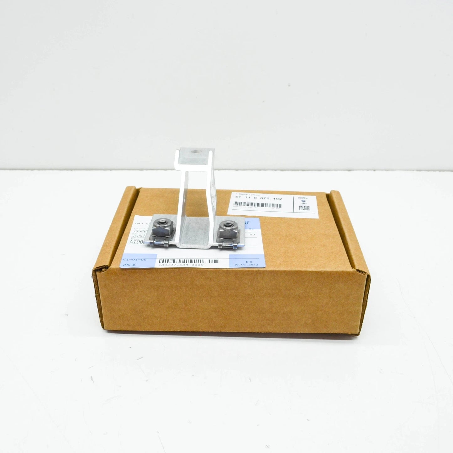 NEW BMW X3 M F97 FRONT RIGHT BOTTOM RADIATOR HOLDER 51118075102 ORIGINAL