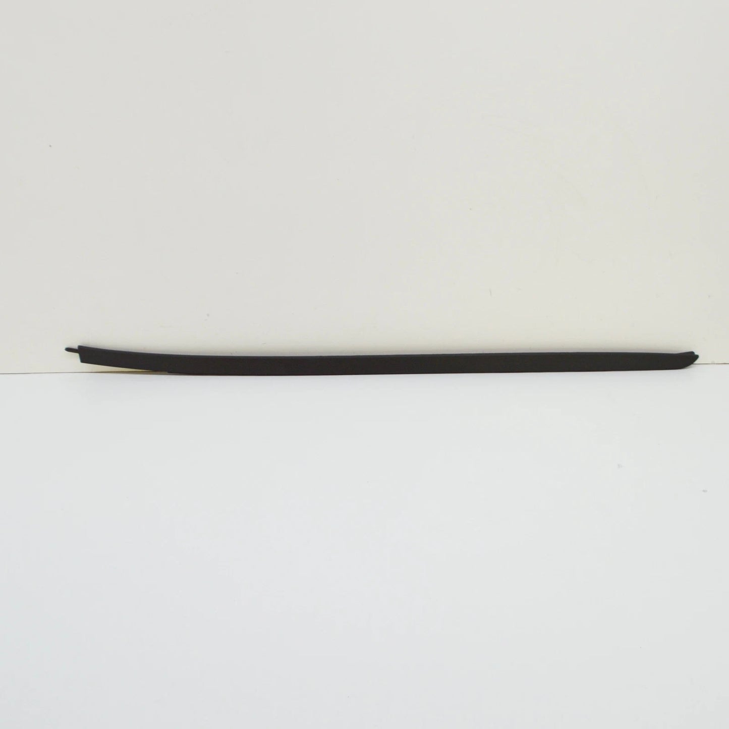 NEW BMW X5 F15, F85 WINDSHIELD LEFT VERTICAL TRIM 51317462205 7462205 ORIGINAL