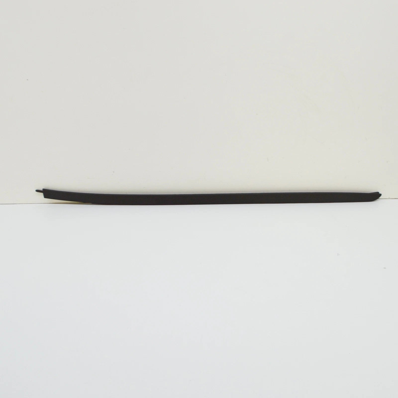 NEW BMW X5 F15, F85 WINDSHIELD LEFT VERTICAL TRIM 51317462205 7462205 ORIGINAL