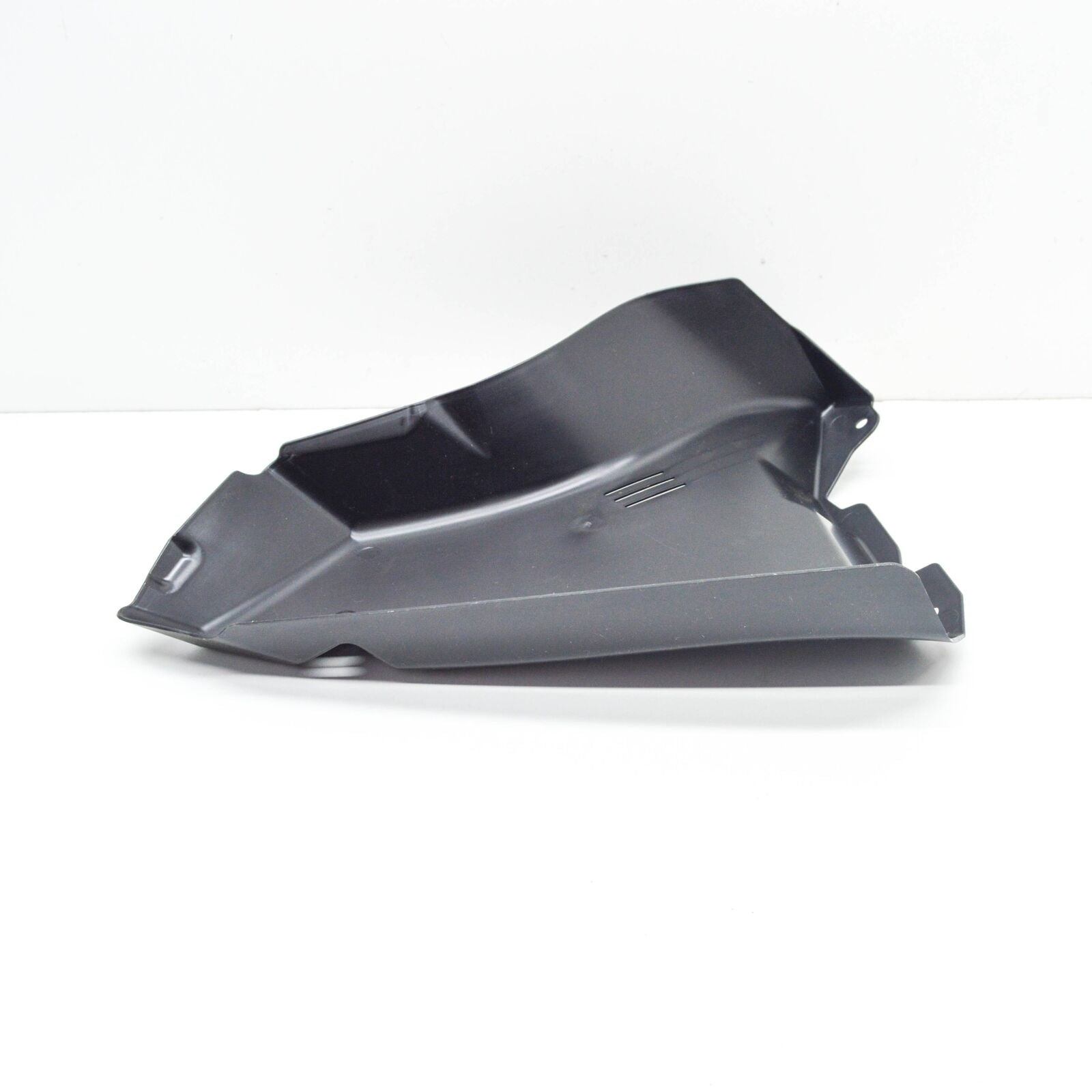NEW AUDI RS4 B9 FRONT LEFT AIR GUIDE 8W0121673D ORIGINAL