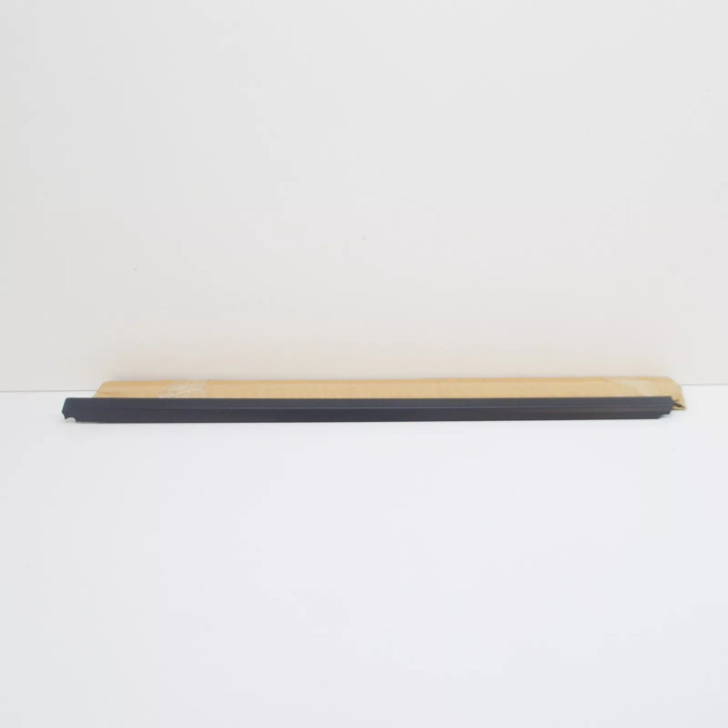 NEW MB VITO W639 FRONT LEFT DOOR WINDOW OUTSIDE SEALING RAIL A6397200424