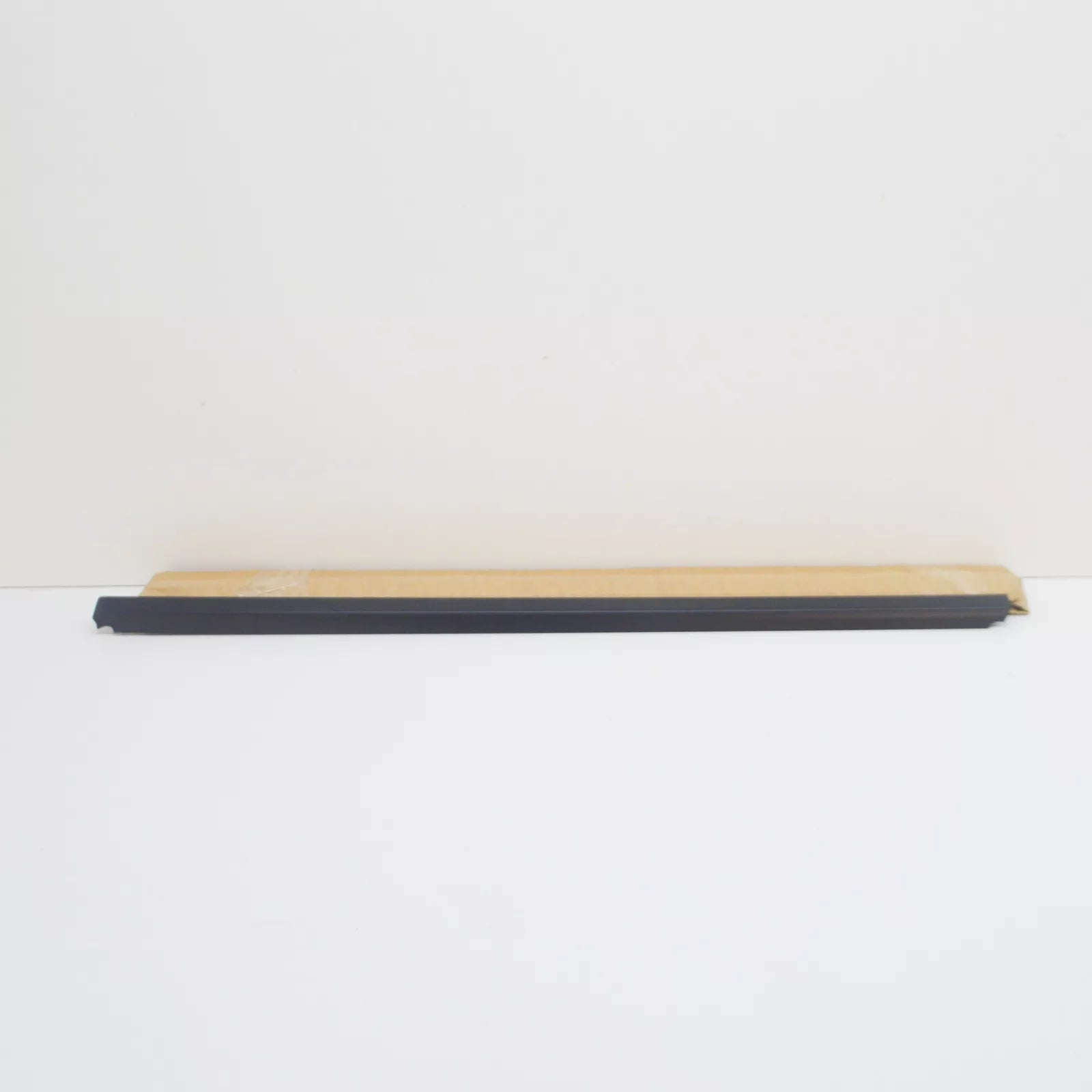 NEW MB VITO W639 FRONT LEFT DOOR WINDOW OUTSIDE SEALING RAIL A6397200424