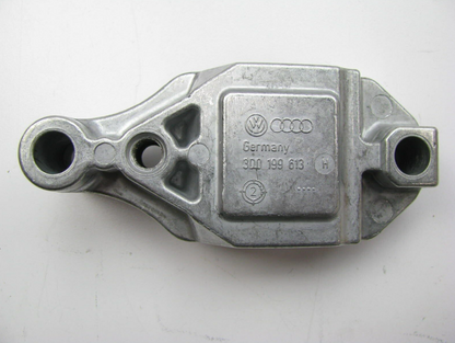 NEW VW PHAETON 3D REAR SWAY BAR MOUNT BRACKET 3D0199613H ORIGINAL