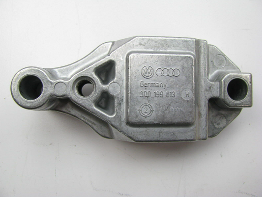 NEW VW PHAETON 3D REAR SWAY BAR MOUNT BRACKET 3D0199613H ORIGINAL