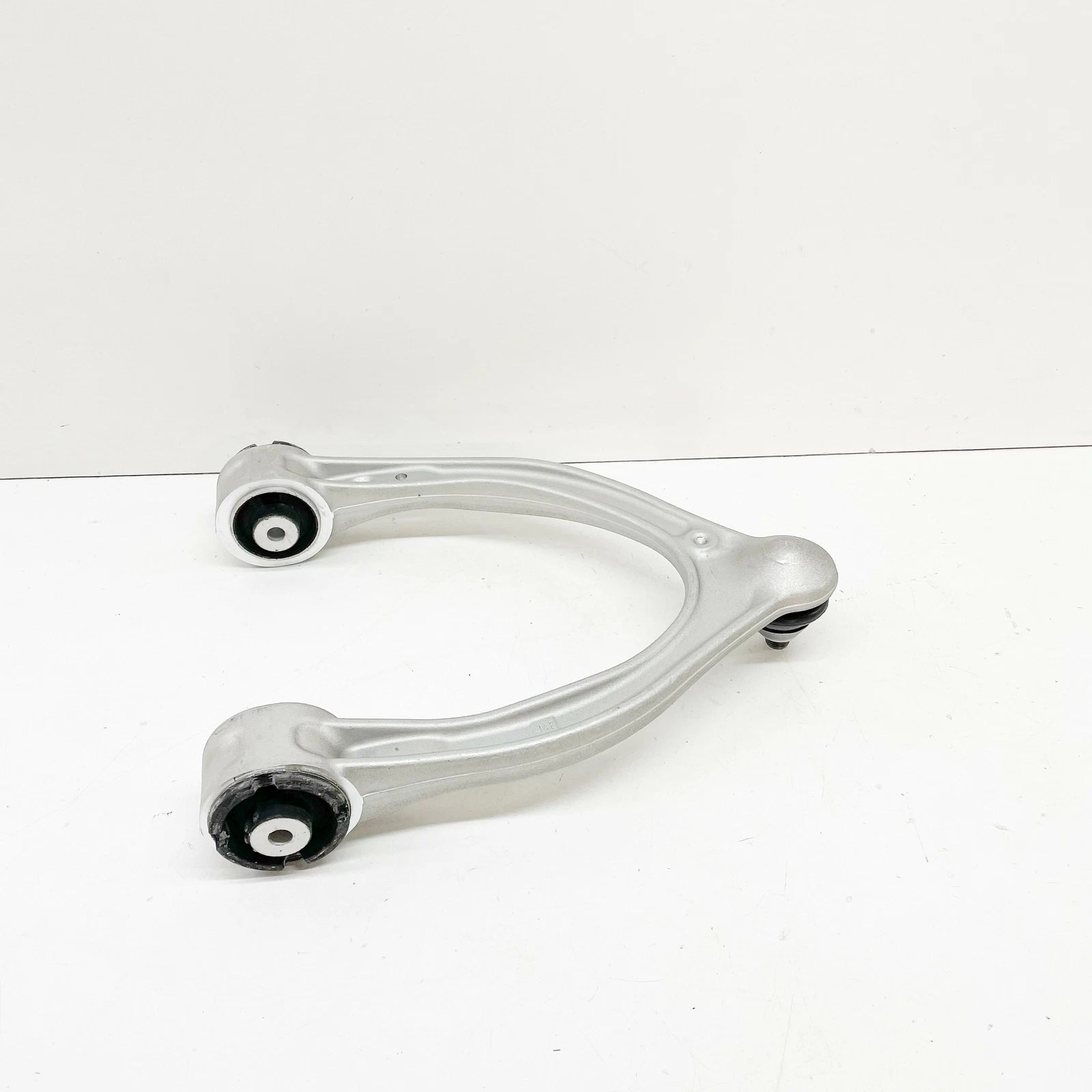 NEW MERCEDES-BENZ C-CLASS W205 FRONT RIGHT UPPER CONTROL ARM A2053305601