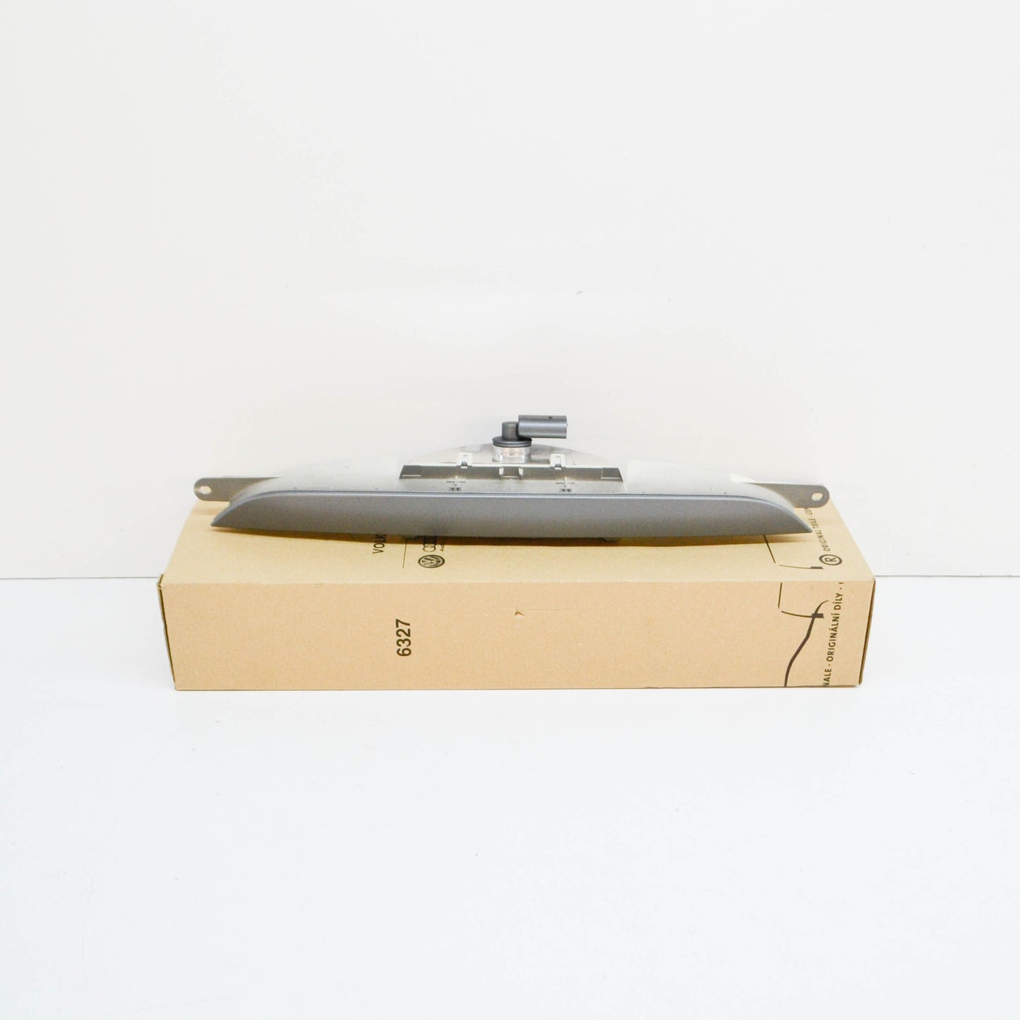 NEW AUDI TT 8J REAR BUMPER CENTER FOG LIGHT 8J0945703A1RR 2010 ORIGINAL