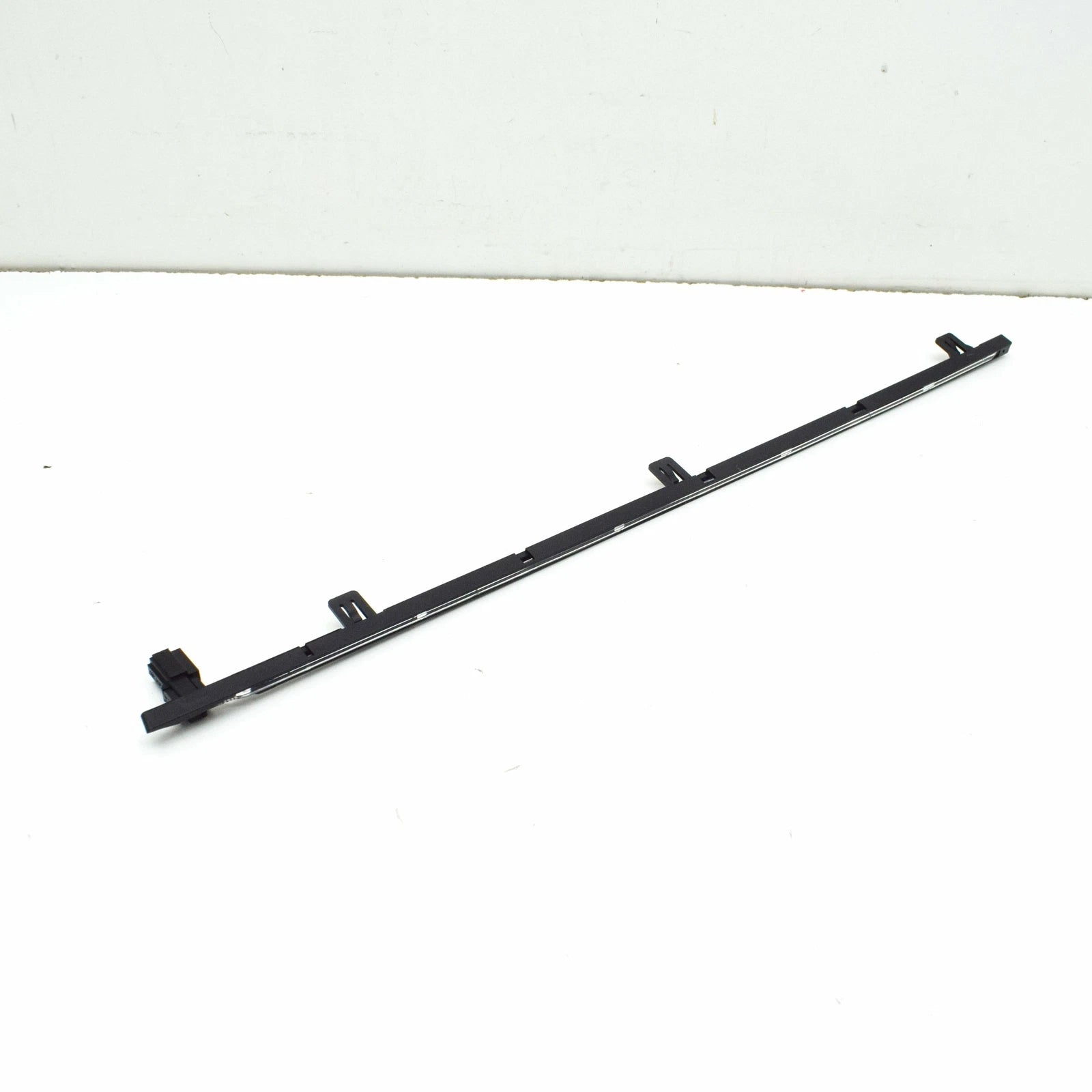 NEW AUDI Q7 4L REAR LEFT DOOR HANDLE LIGHT BAR 4L0919177