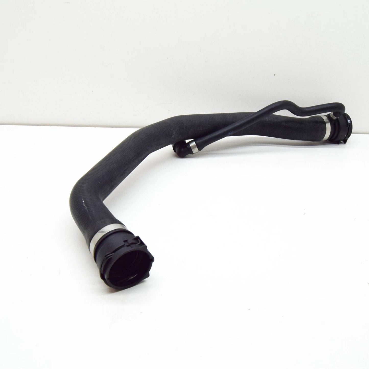 NEW BMW E65 E66 SEDAN RADIATOR COOLING SYSTEM WATER HOSE 2249459 17122249459