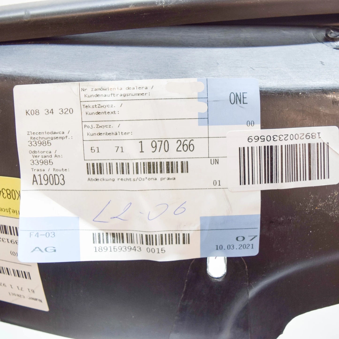 NEW BMW 8 E31 FRONT RIGHT FENDER LINER COVERING 51711970266 ORIGINAL