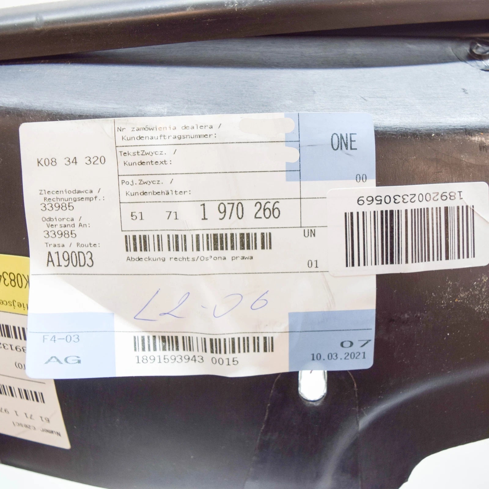 NEW BMW 8 E31 FRONT RIGHT FENDER LINER COVERING 51711970266 ORIGINAL