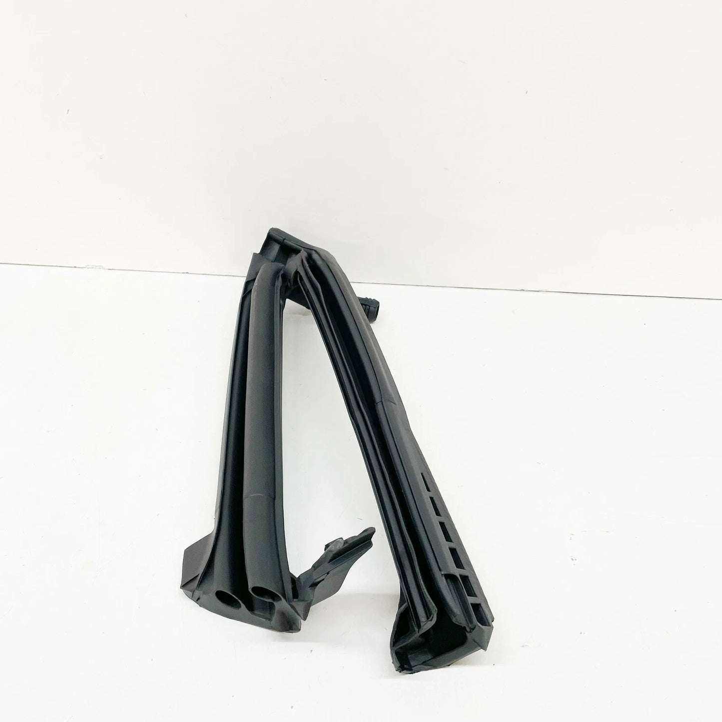 NEW MERCEDES-BENZ SLK R172 RIGHT RETRACTABLE ROOF SEALING A1727900498