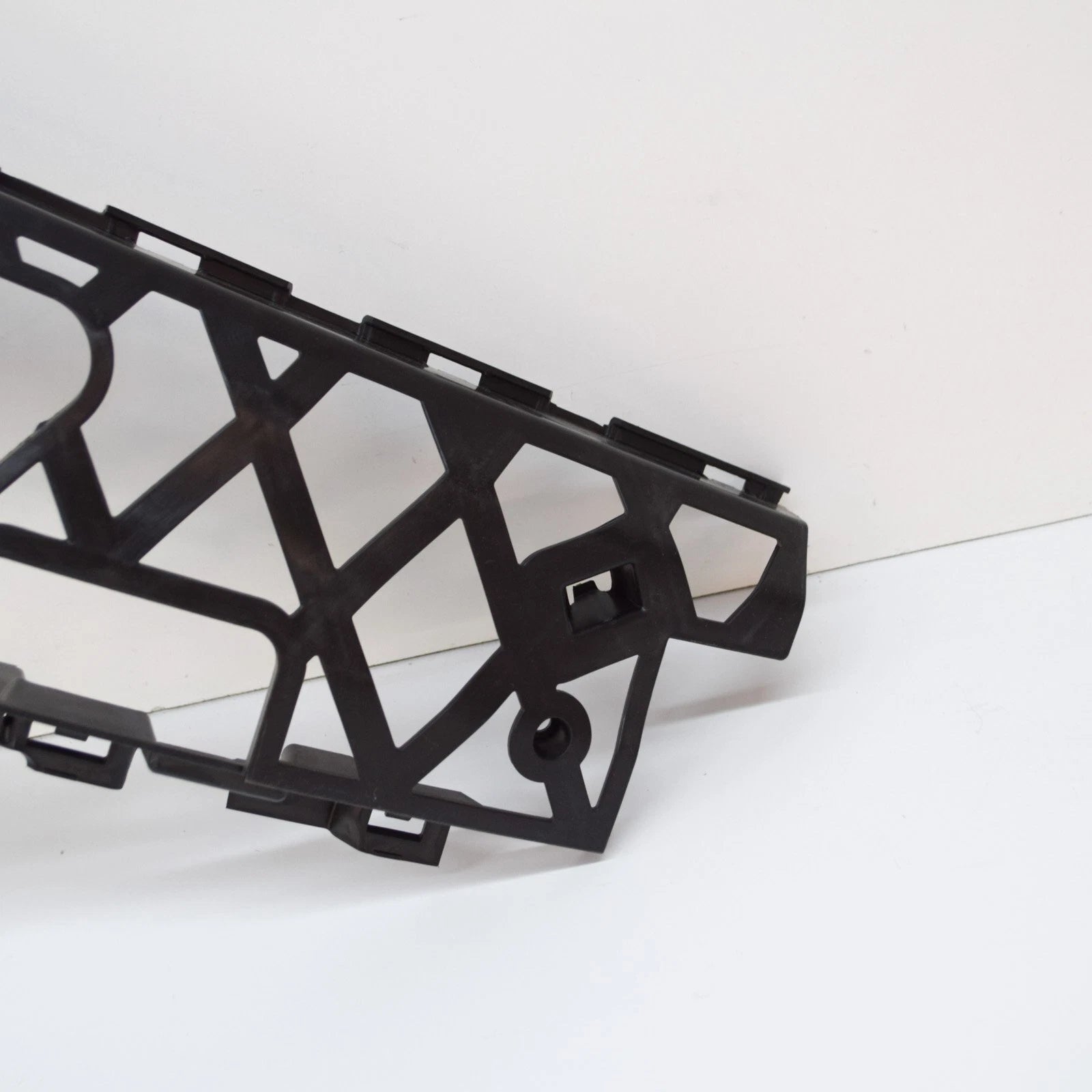 NEW VOLKSWAGEN CC FRONT BUMPER RIGHT GUIDE PIECE 3C8807178A ORIGINAL