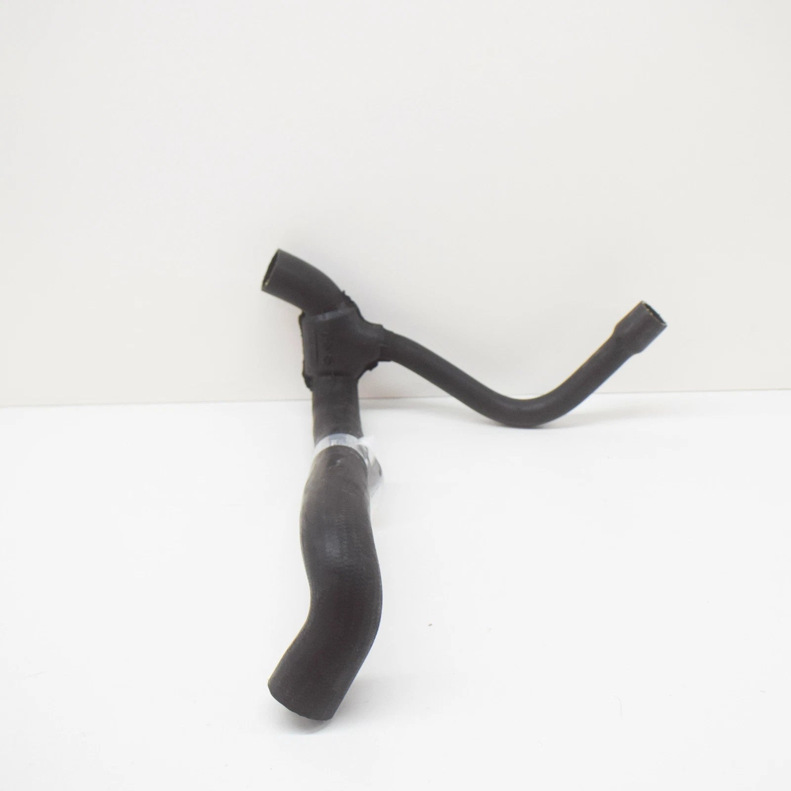 NEW MERCEDES-BENZ 190 W201 RADIATOR HOSE A2015016682 ORIGINAL