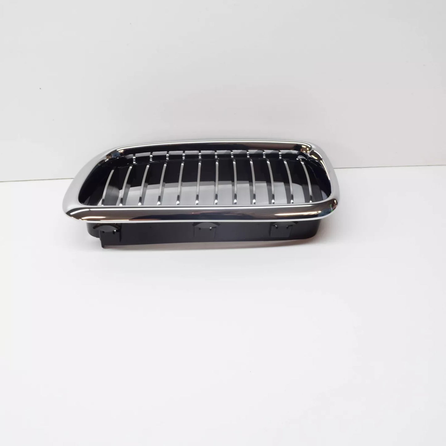NEW BMW 7 E38 FRONT RADIATOR LEFT KIDNEY GRILLE 51138231595 ORIGINAL