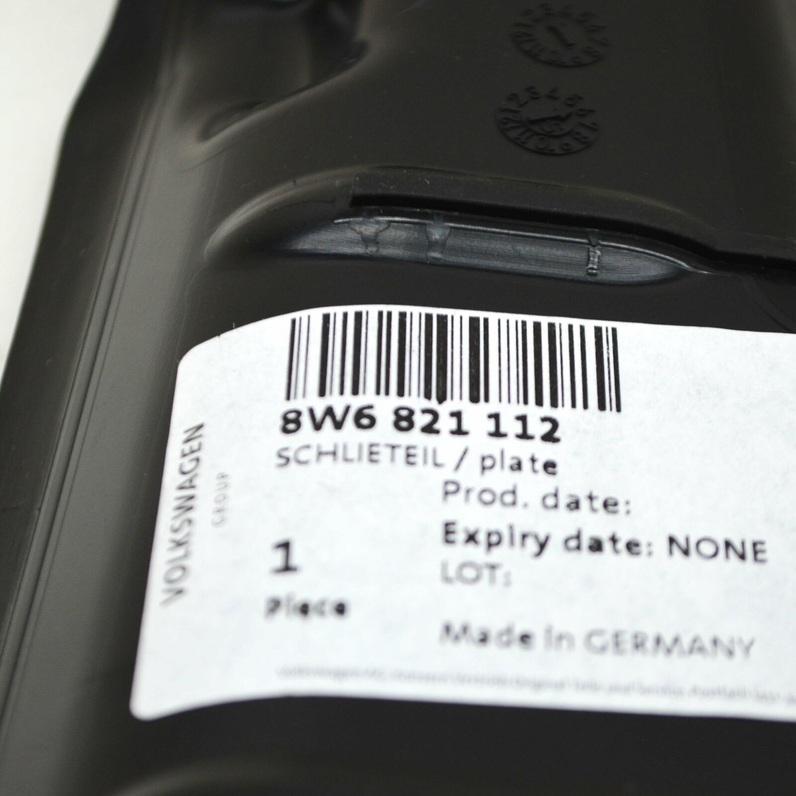 NEW AUDI A5 CABRIO 8W6 FRONT RIGHT WING REAR PLATE COVER 8W6821112 ORIGINAL