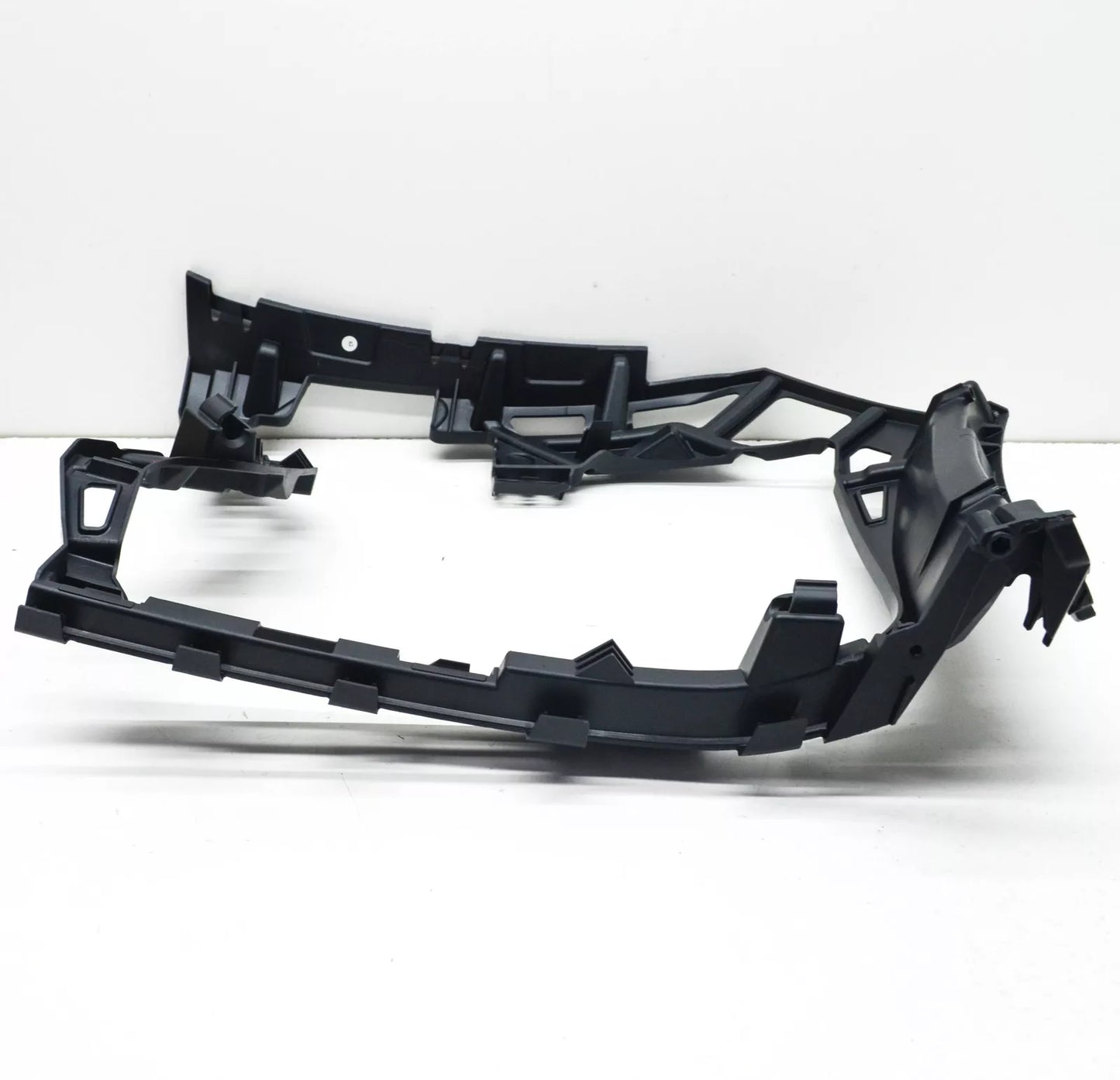 NEW VOLKSWAGEN GOLF MK7 5G FRONT RIGHT BUMPER BRACKET 5GE807724B