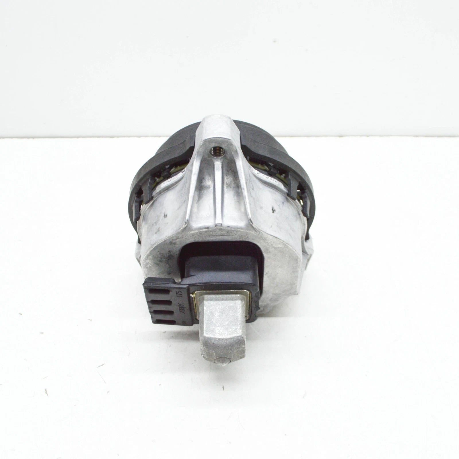 NEW BMW 5 G30 RIGHT SIDE ENGINE MOUNT 22116860464 ORIGINAL