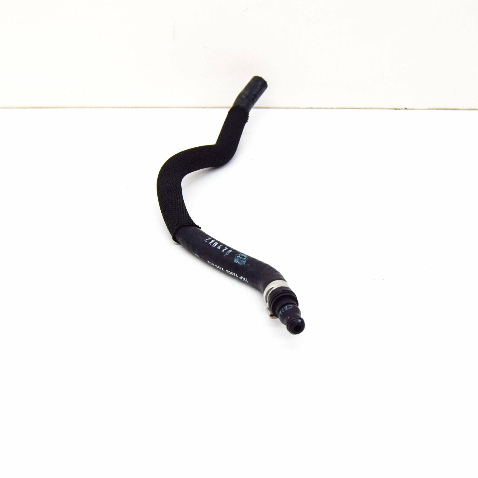 NEW MERCEDES BENZ E W211 BREATHER LINE PIPE HOSE A2115011725 ORIGINAL