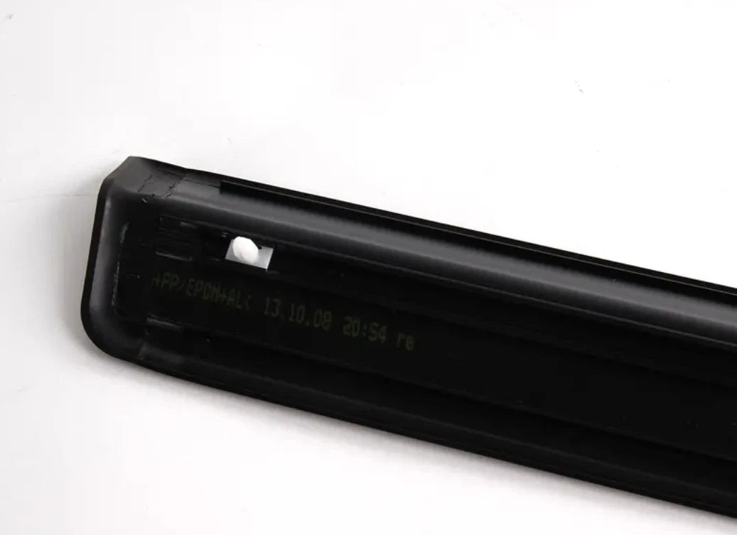 NEW BMW 3 E46 FRONT RIGHT DOOR SILL TRIM 51478219186 8219186 ORIGINAL