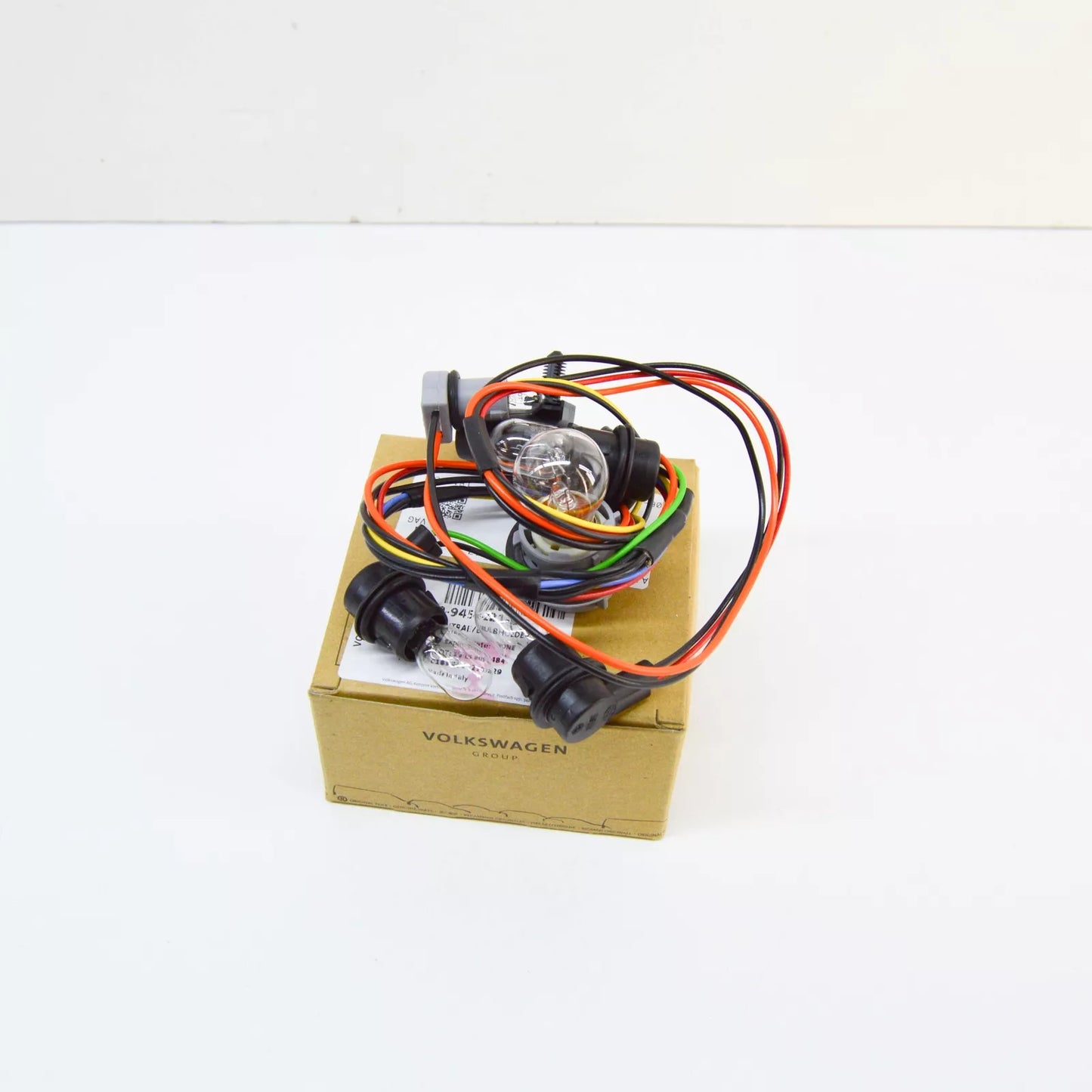 NEW AUDI Q5 8R REAR TAIL LIGHT BULB CARRIER WITH CABLES 8R0945221B