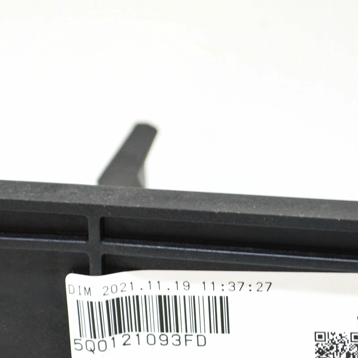 NEW AUDI A3 8V CABRIO COOLANT RADIATOR RIGHT BRACKET 5Q0121093FD