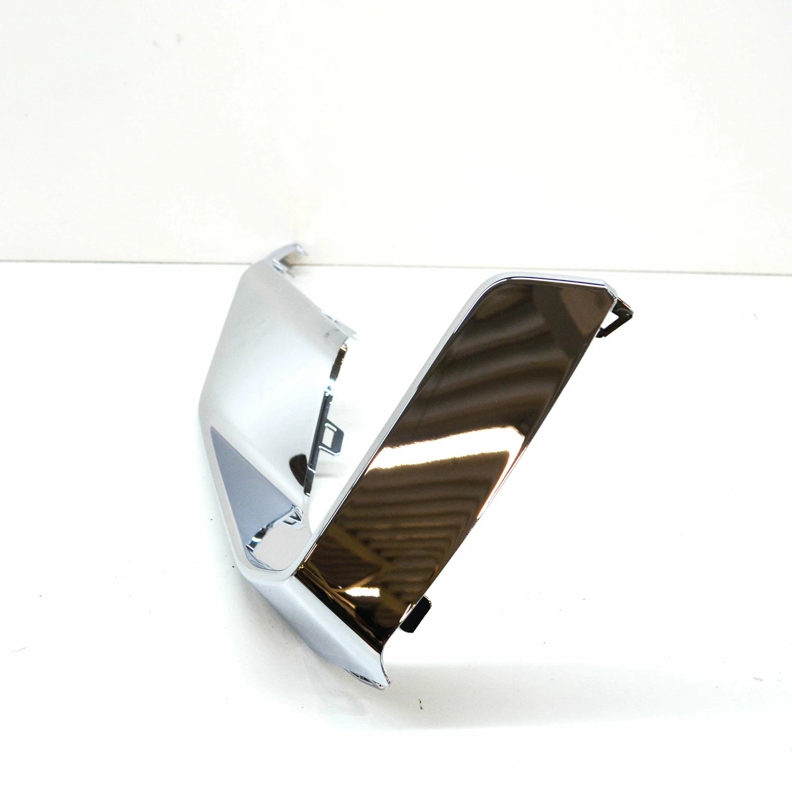 NEW BMW X7 G07 FRONT LEFT LOWER GRILLE MOULDING LUXURY 51117470329 ORIGINAL