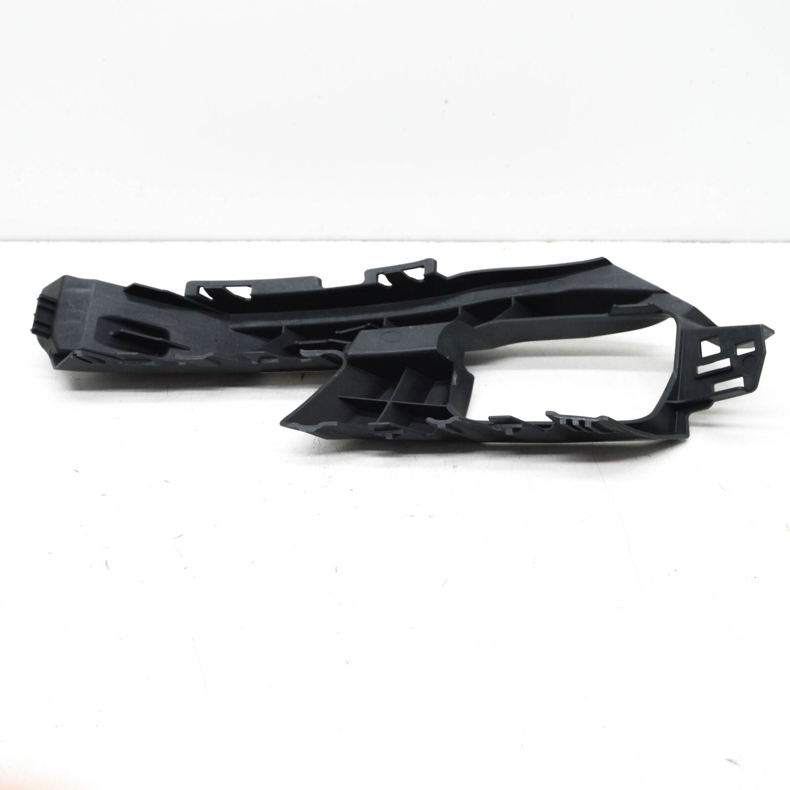 NEW AUDI A3 LIMOUSINE 8Y FRONT RIGHT BUMPER CLOSING ELEMENT 8Y0807320B ORIGINAL