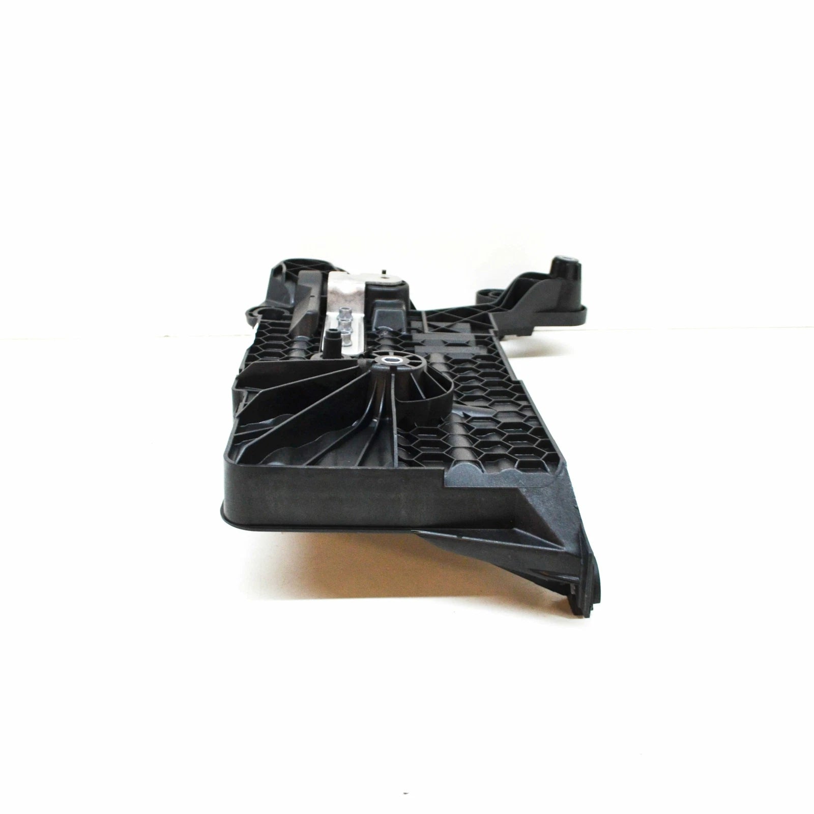 NEW VOLKSWAGEN PASSAT B8 3G BATTERY PAD 5Q0915331K 2015