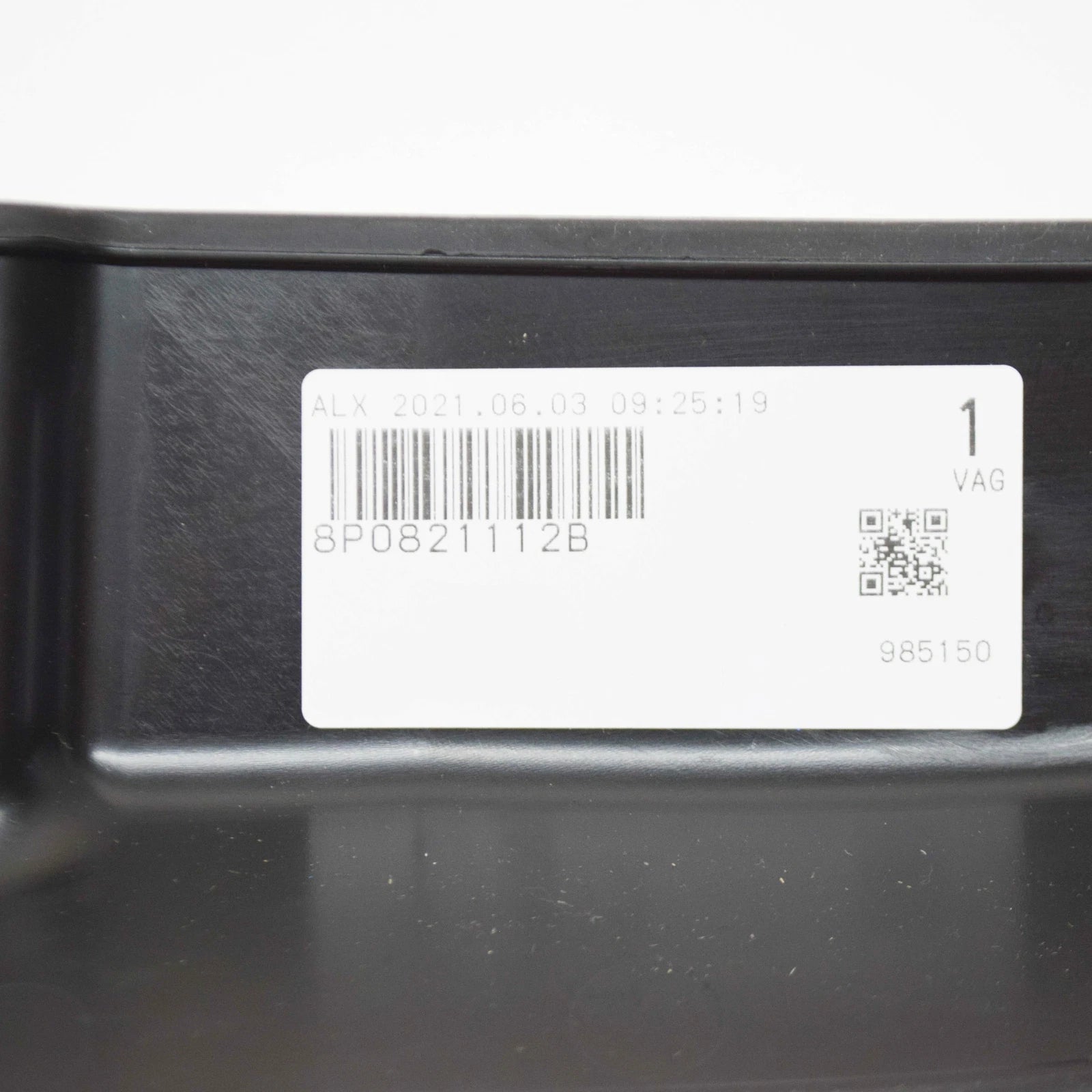 NEW AUDI A3 8P FRONT RIGHT FENDER CLOSING ELEMENT 8P0821112B