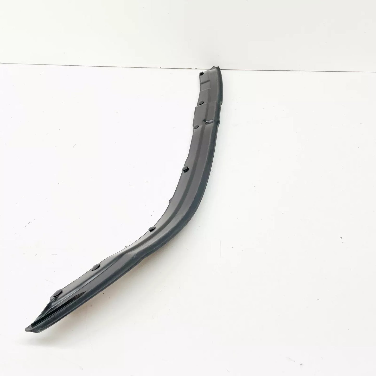 NEW MERCEDES-BENZ C W203 FRONT RIGHT DOOR SEALING FRAME A2037201678