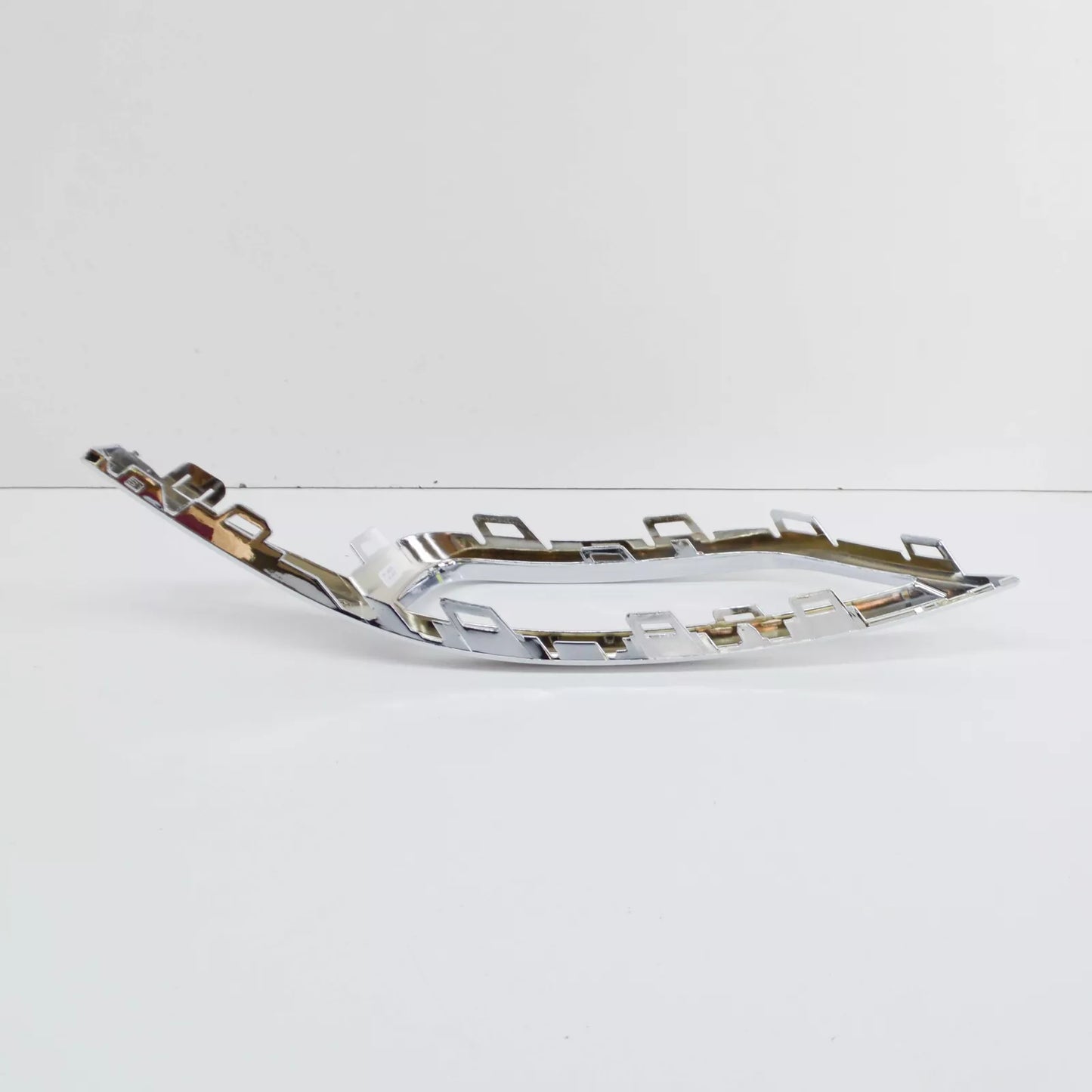 NEW VOLKSWAGEN T-ROC REAR BUMPER CHROME LEFT CORNER TRIM 2GA807833A2ZZ ORIGINAL