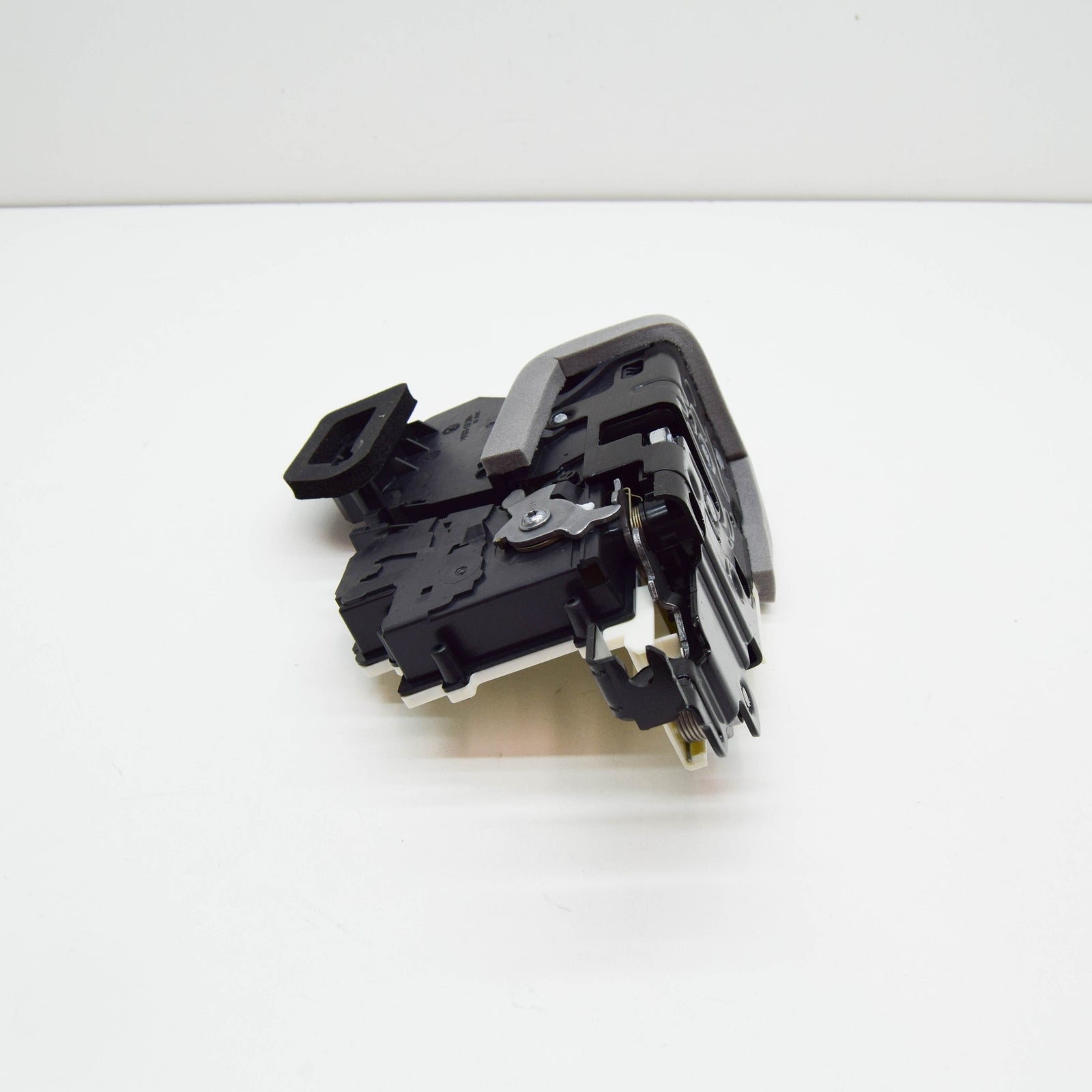 new audi a6 c8 front right door lock lhd 4k1837016l original