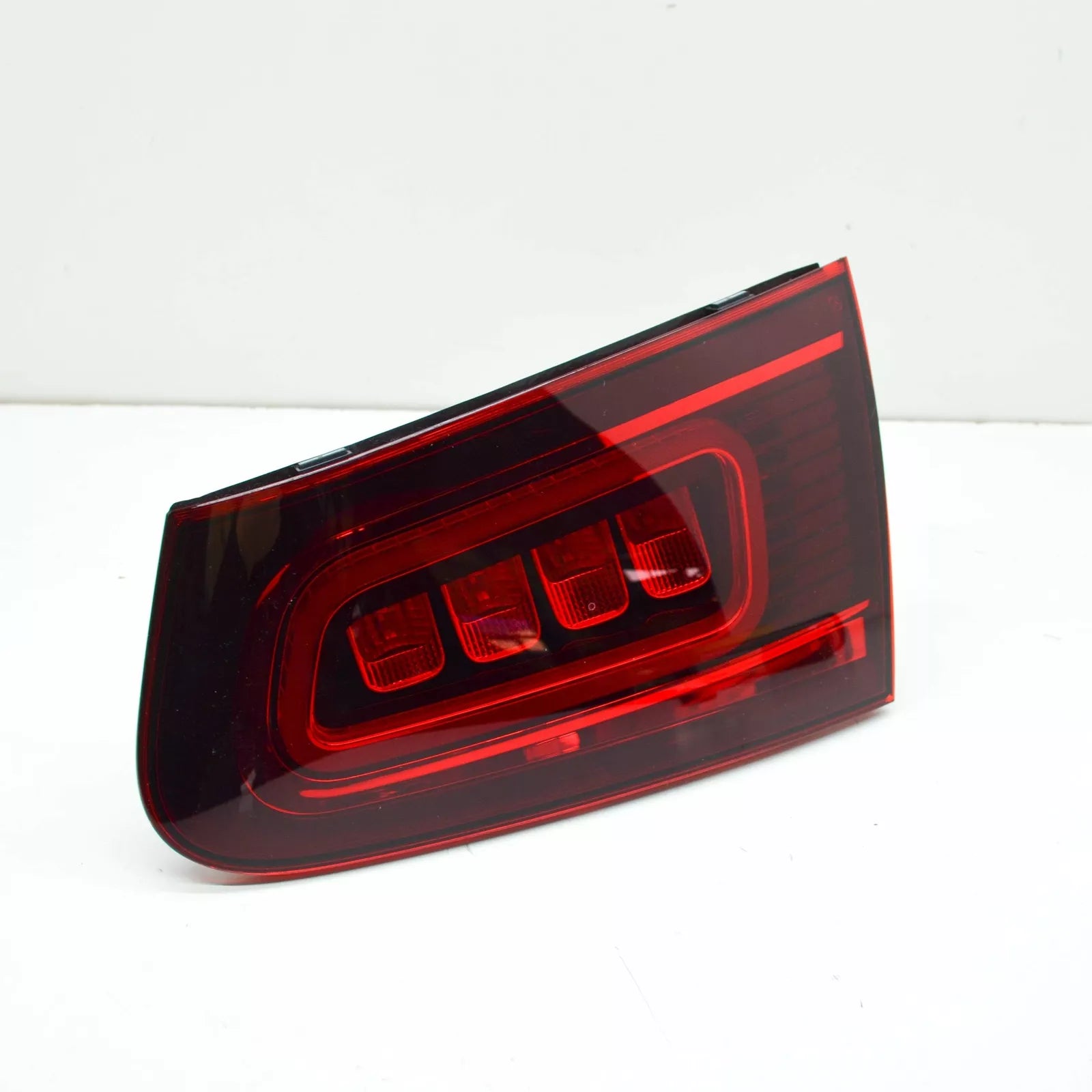 NEW MB GLC C253 REAR LEFT TAILGATE TRUNK TAILLIGHT LAMP A2539060102