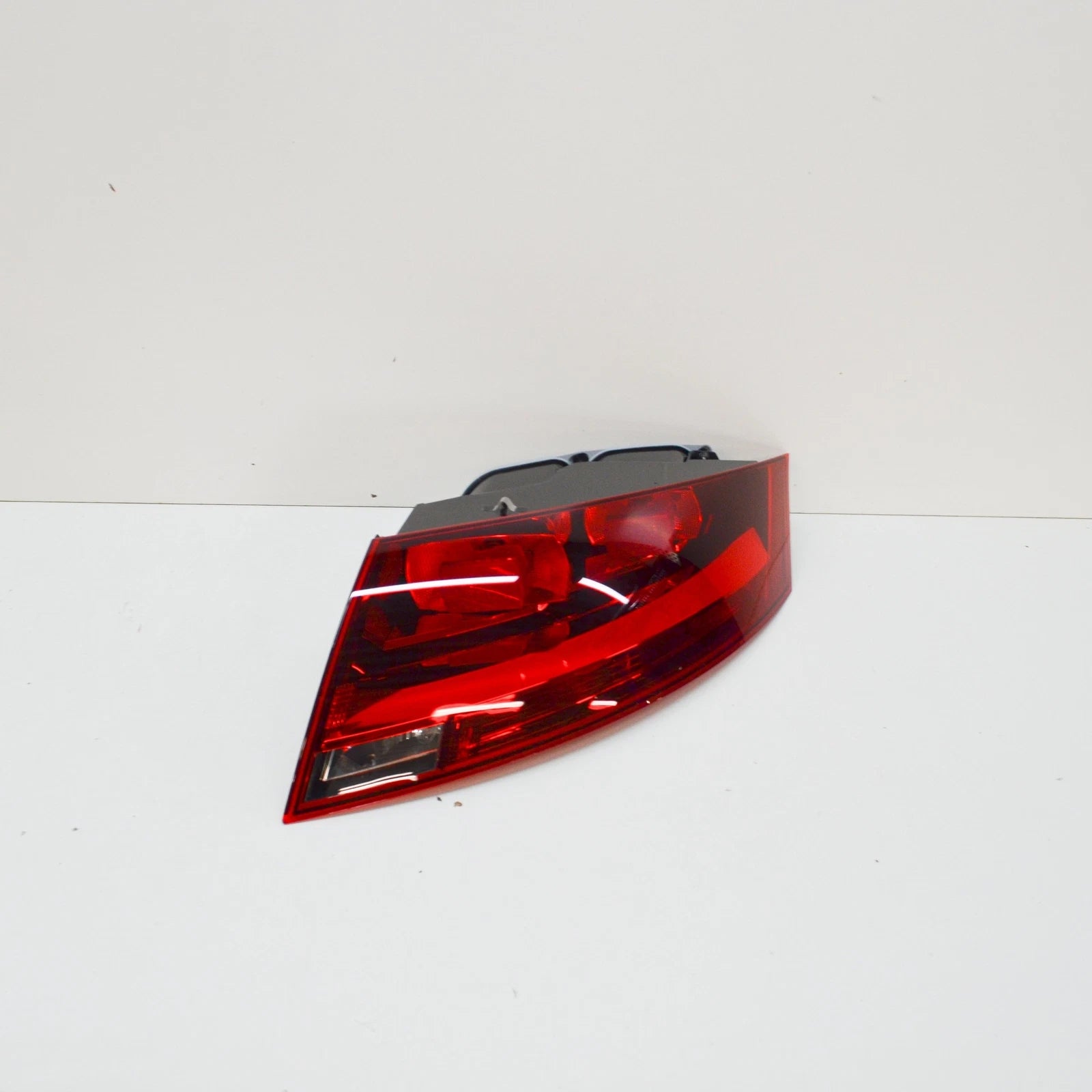 NEW AUDI TTS 8J REAR RIGHT TAILLIGHT USA 8J0945096N ORIGINAL