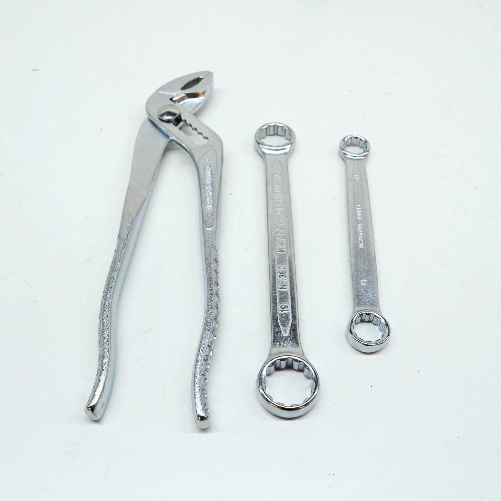 NEW BMW 3 E30 TOOL KIT 71111115329 1115329