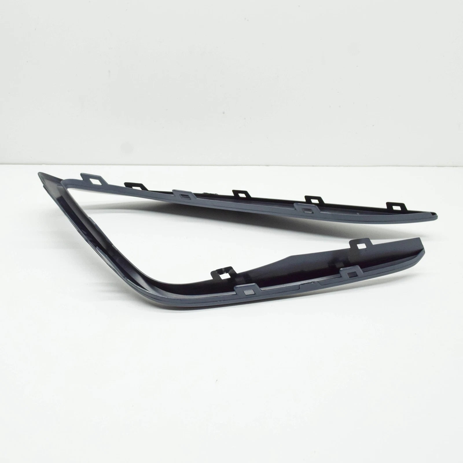 NEW VOLKSWAGEN TIGUAN AD FRONT RIGHT BUMPER GRILLE TRIM 5NN853666FGRU