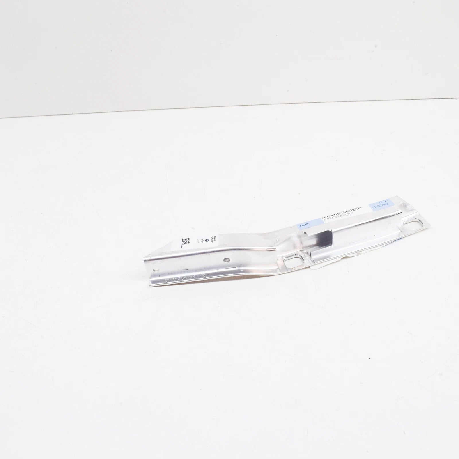 NEW BMW M5 F10 4.4I 412KW FRONT RIGHT RADIATOR BRACKET 17118049256 2012 ORIGINAL