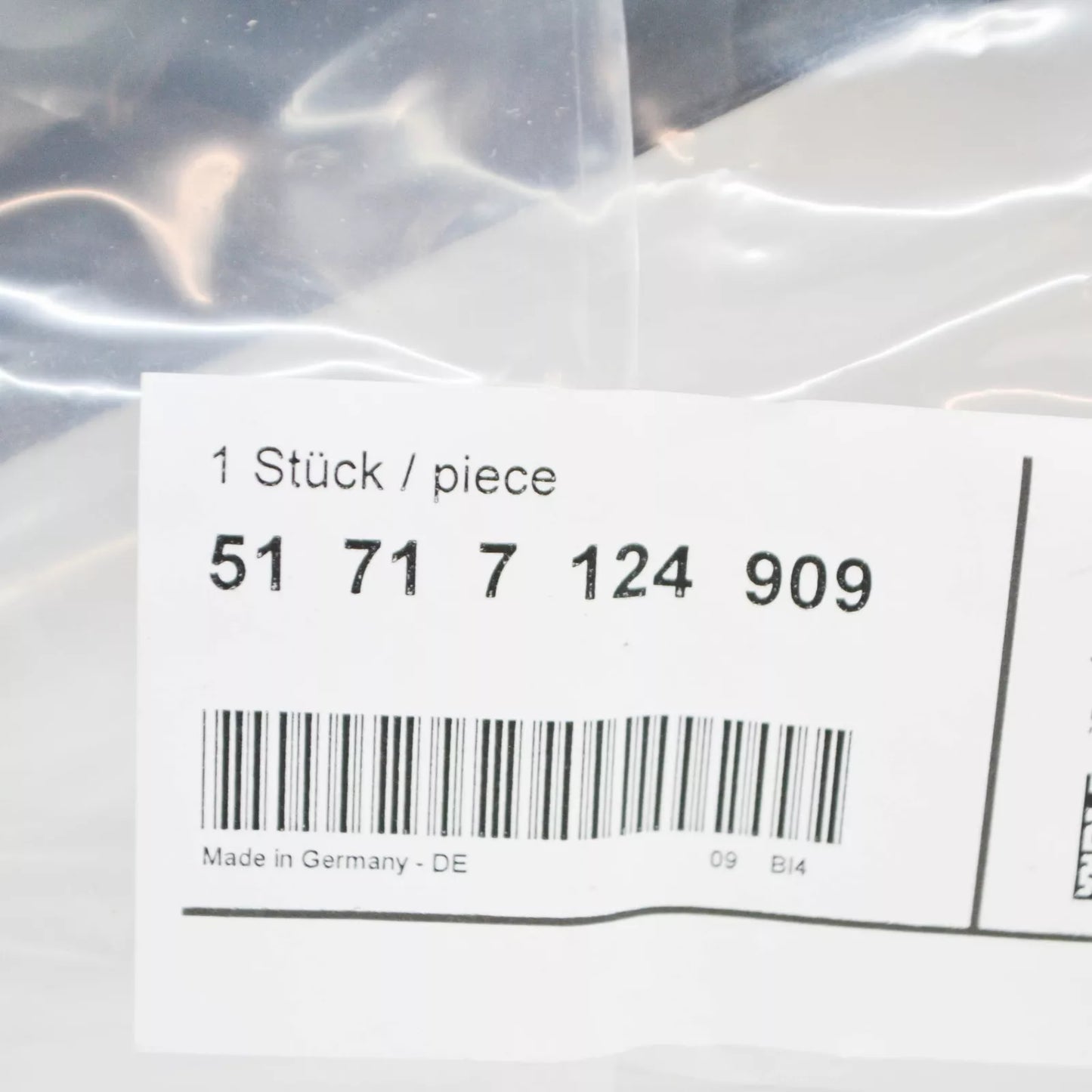 NEW BMW 6 E63 REAR LEFT WATER CHANNEL COVER 51717124909 7124909 ORIGINAL