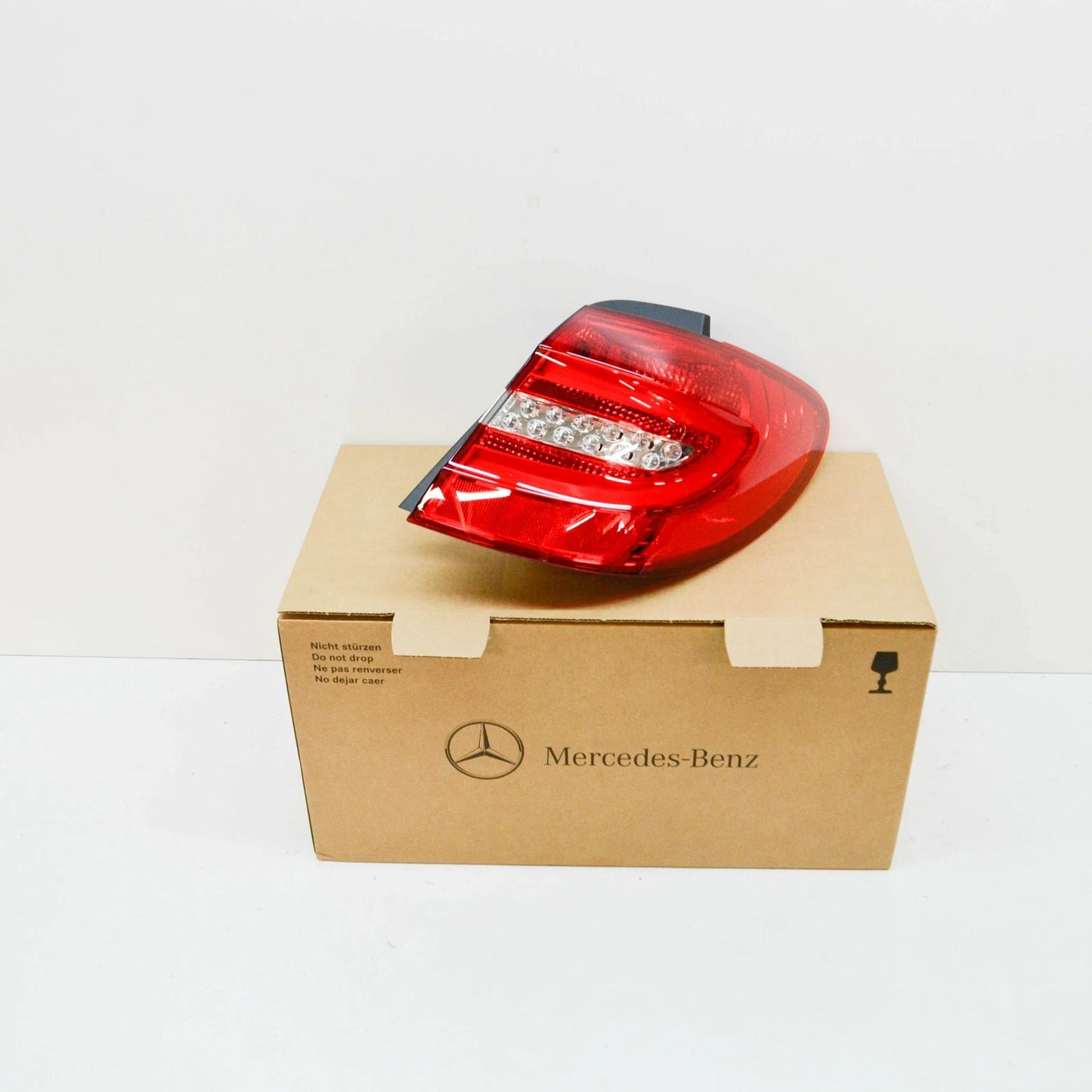 NEW MERCEDES-BENZ B-CLASS W246 REAR RIGHT TAIL LIGHT A2468200664