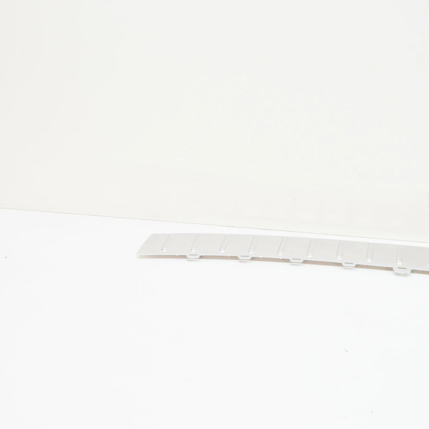 NEW VW TOUAREG 7P REAR BUMPER UPPER CHROME TRIM MOLDING 7P6807787A2ZZ ORIGINAL