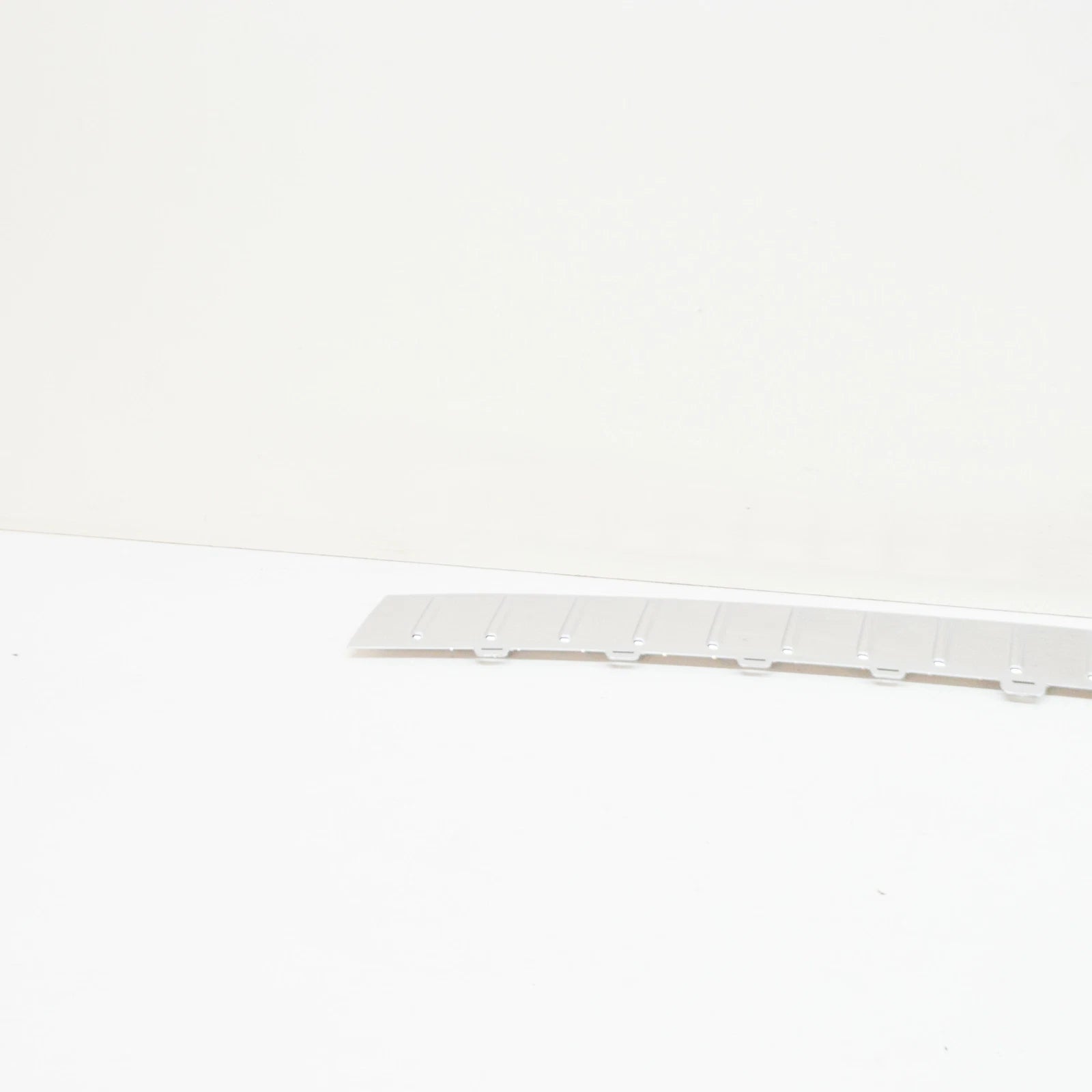 NEW VW TOUAREG 7P REAR BUMPER UPPER CHROME TRIM MOLDING 7P6807787A2ZZ ORIGINAL